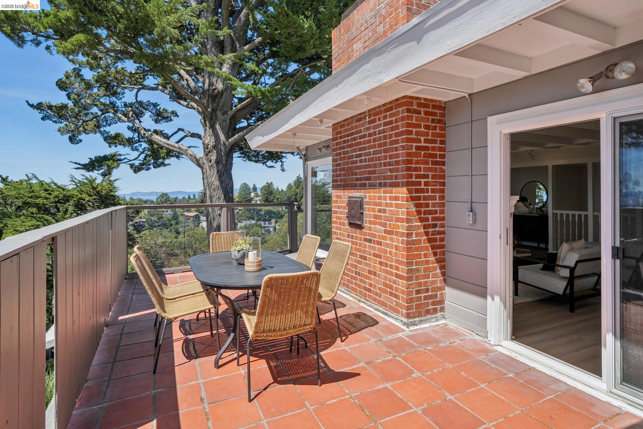 Detail Gallery Image 31 of 47 For 2250 Pelham Pl, Oakland,  CA 94611 - 3 Beds | 2 Baths