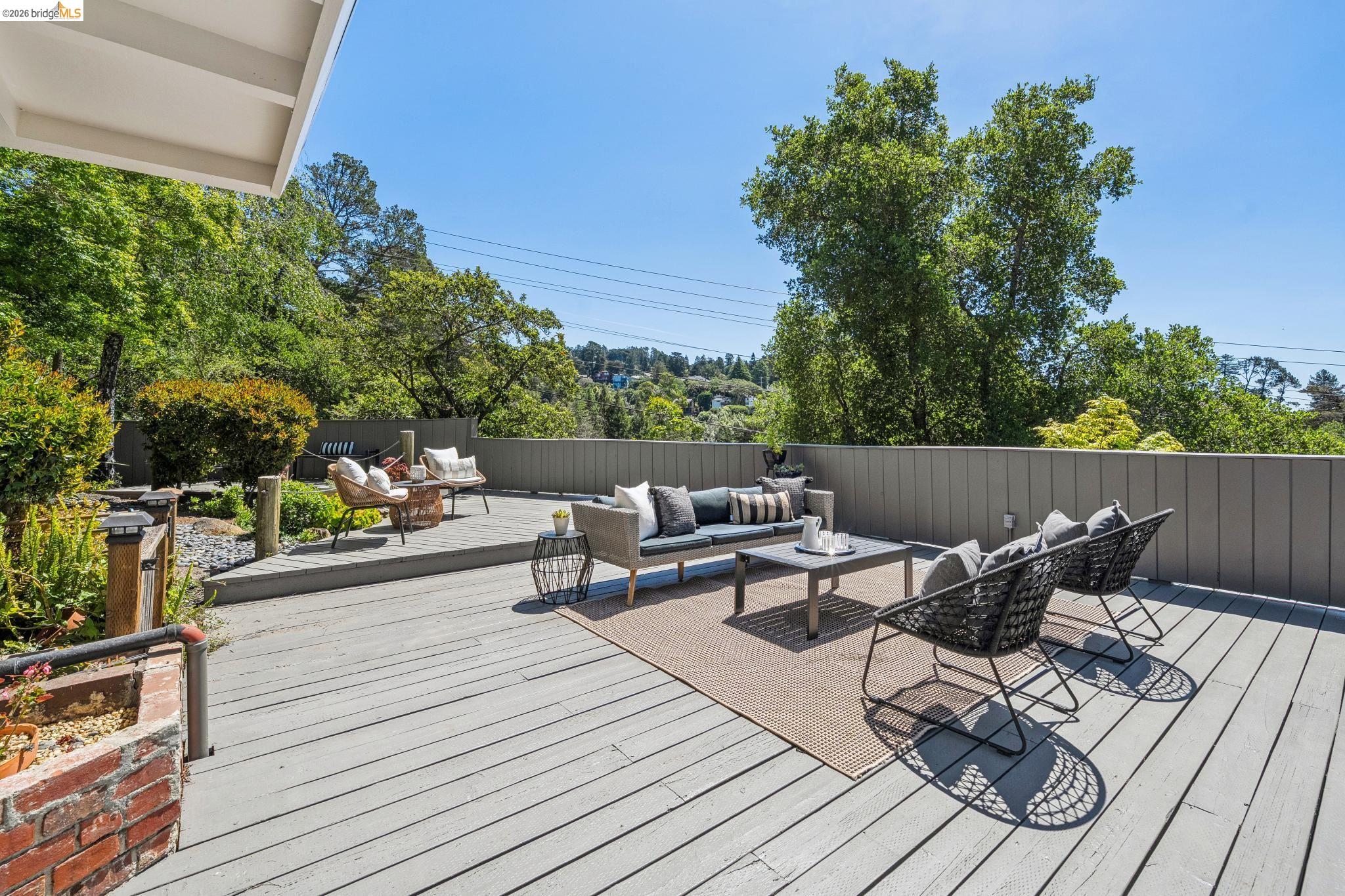 Detail Gallery Image 32 of 47 For 2250 Pelham Pl, Oakland,  CA 94611 - 3 Beds | 2 Baths