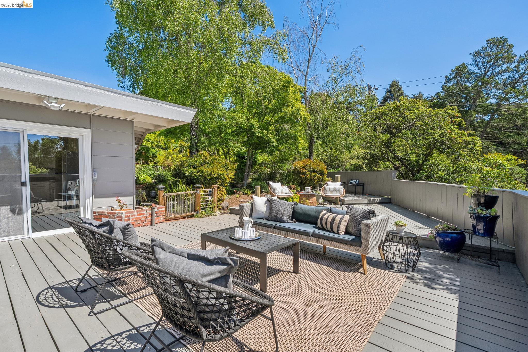 Detail Gallery Image 33 of 47 For 2250 Pelham Pl, Oakland,  CA 94611 - 3 Beds | 2 Baths