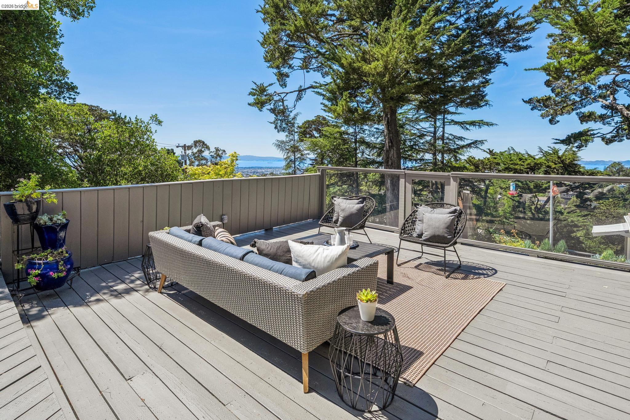 Detail Gallery Image 35 of 47 For 2250 Pelham Pl, Oakland,  CA 94611 - 3 Beds | 2 Baths