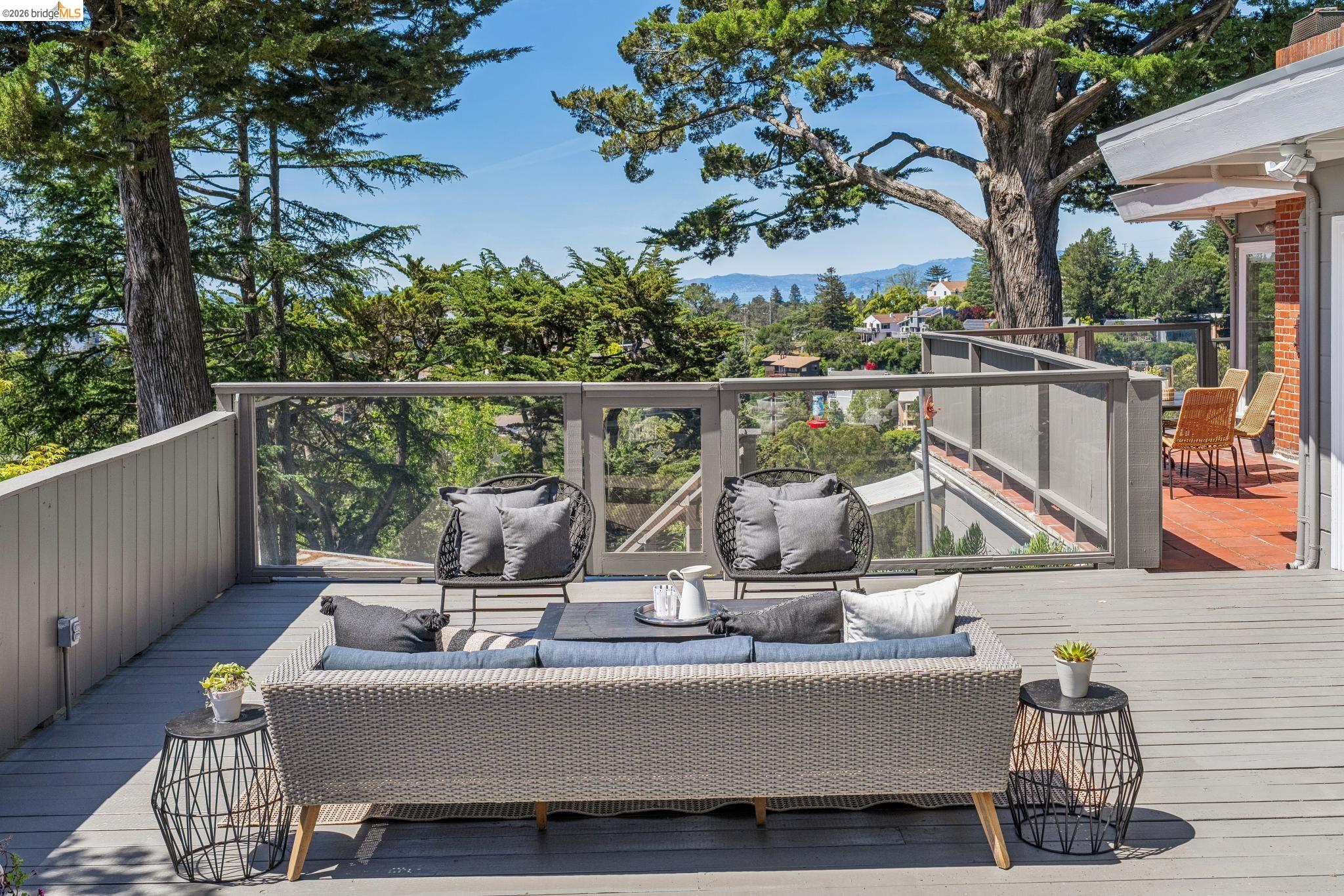 Detail Gallery Image 37 of 47 For 2250 Pelham Pl, Oakland,  CA 94611 - 3 Beds | 2 Baths