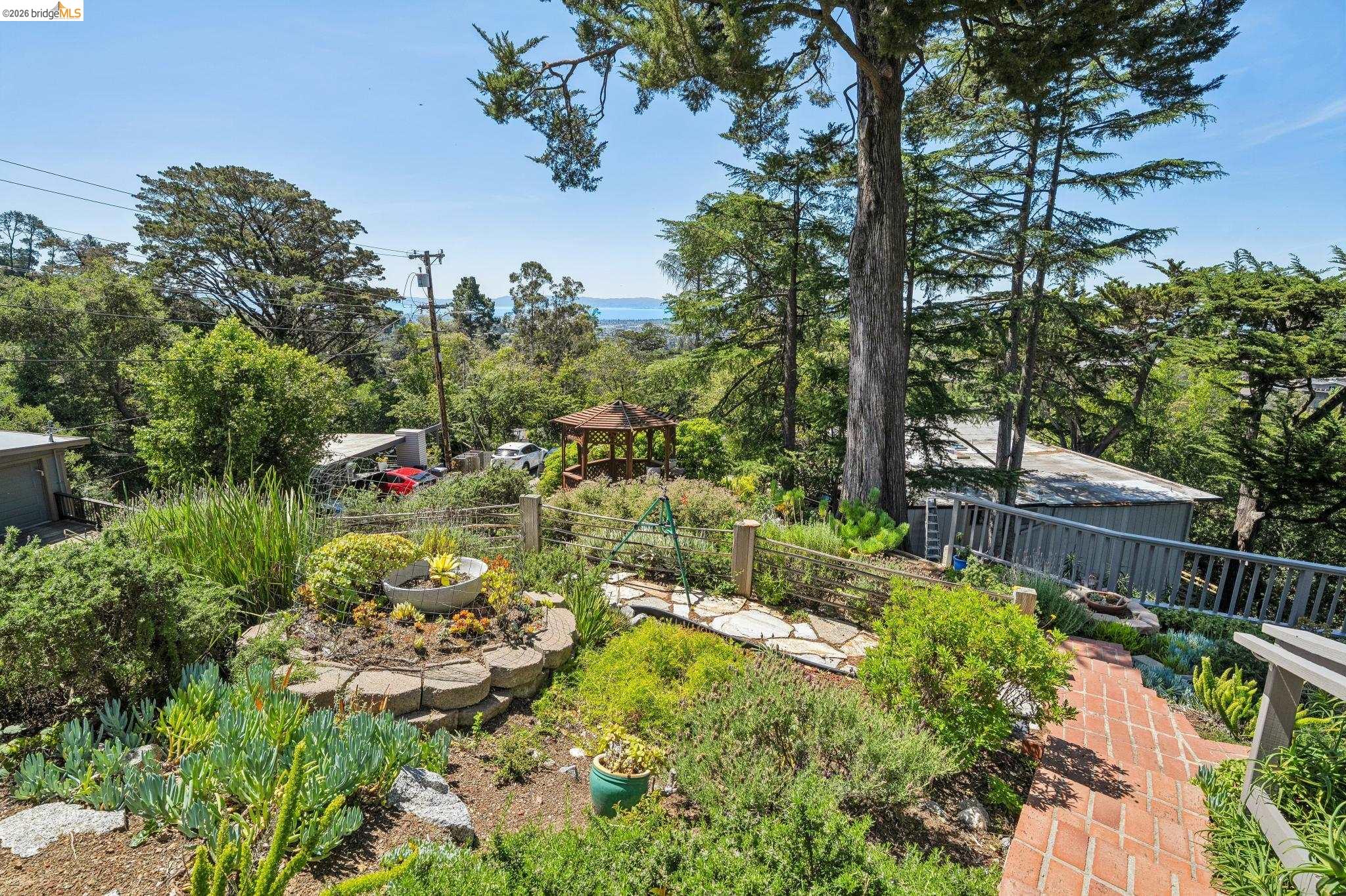 Detail Gallery Image 40 of 47 For 2250 Pelham Pl, Oakland,  CA 94611 - 3 Beds | 2 Baths