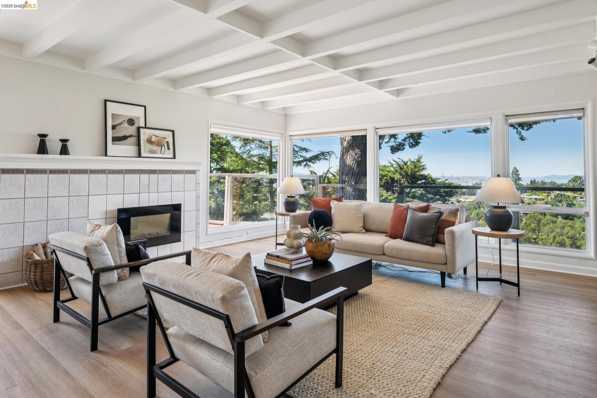 Detail Gallery Image 5 of 47 For 2250 Pelham Pl, Oakland,  CA 94611 - 3 Beds | 2 Baths