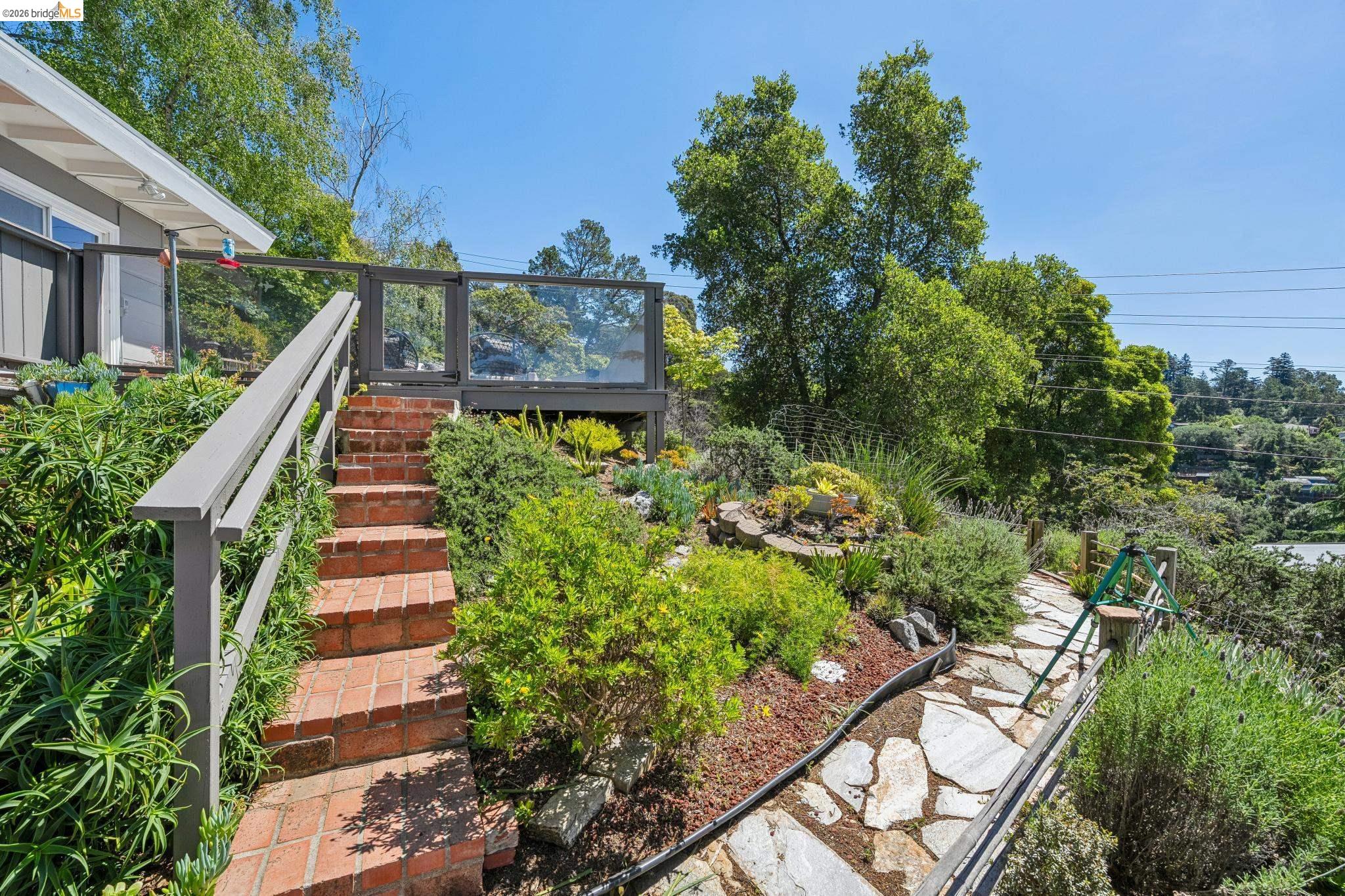 Detail Gallery Image 41 of 47 For 2250 Pelham Pl, Oakland,  CA 94611 - 3 Beds | 2 Baths