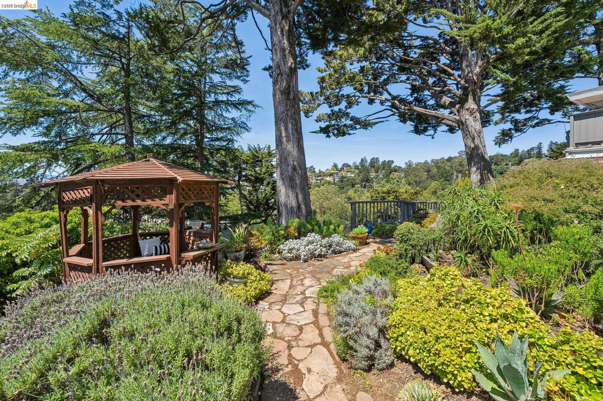 Detail Gallery Image 42 of 47 For 2250 Pelham Pl, Oakland,  CA 94611 - 3 Beds | 2 Baths