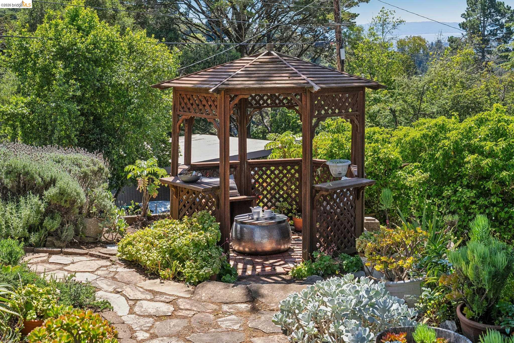 Detail Gallery Image 43 of 47 For 2250 Pelham Pl, Oakland,  CA 94611 - 3 Beds | 2 Baths