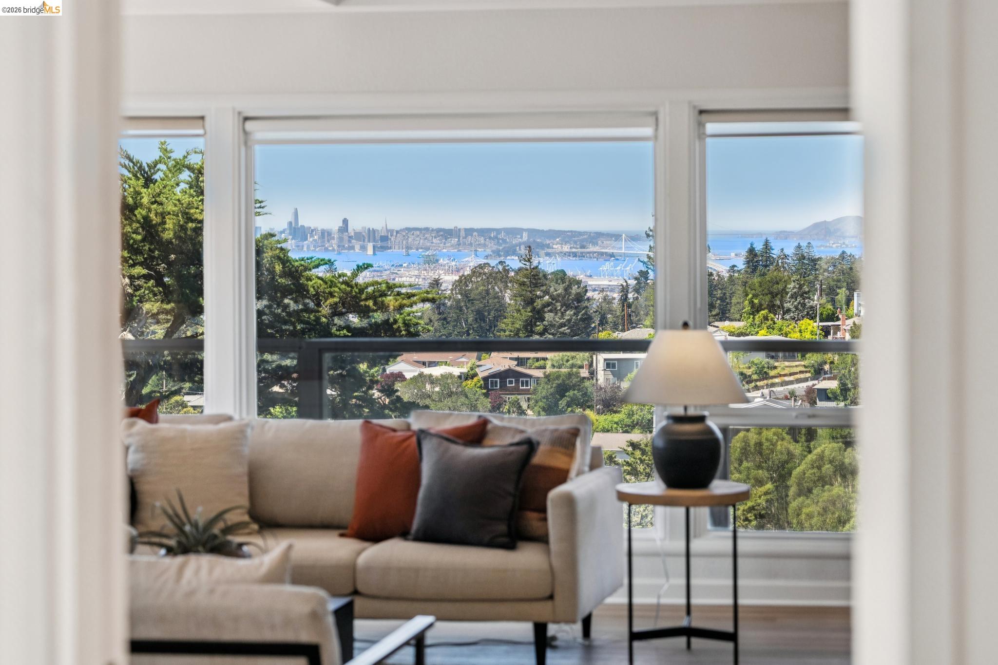 Detail Gallery Image 7 of 47 For 2250 Pelham Pl, Oakland,  CA 94611 - 3 Beds | 2 Baths