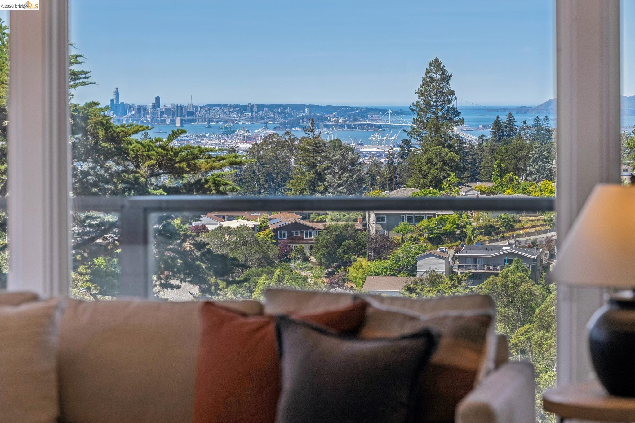 Detail Gallery Image 8 of 47 For 2250 Pelham Pl, Oakland,  CA 94611 - 3 Beds | 2 Baths