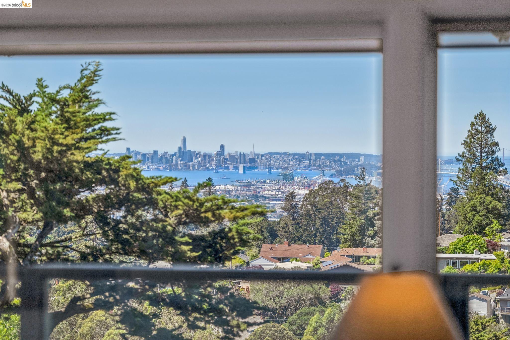 Detail Gallery Image 9 of 47 For 2250 Pelham Pl, Oakland,  CA 94611 - 3 Beds | 2 Baths