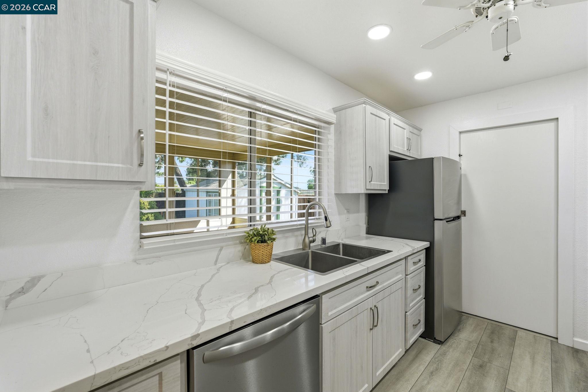 Detail Gallery Image 12 of 29 For 2912 Knoll Dr, Concord,  CA 94520 - 2 Beds | 1 Baths