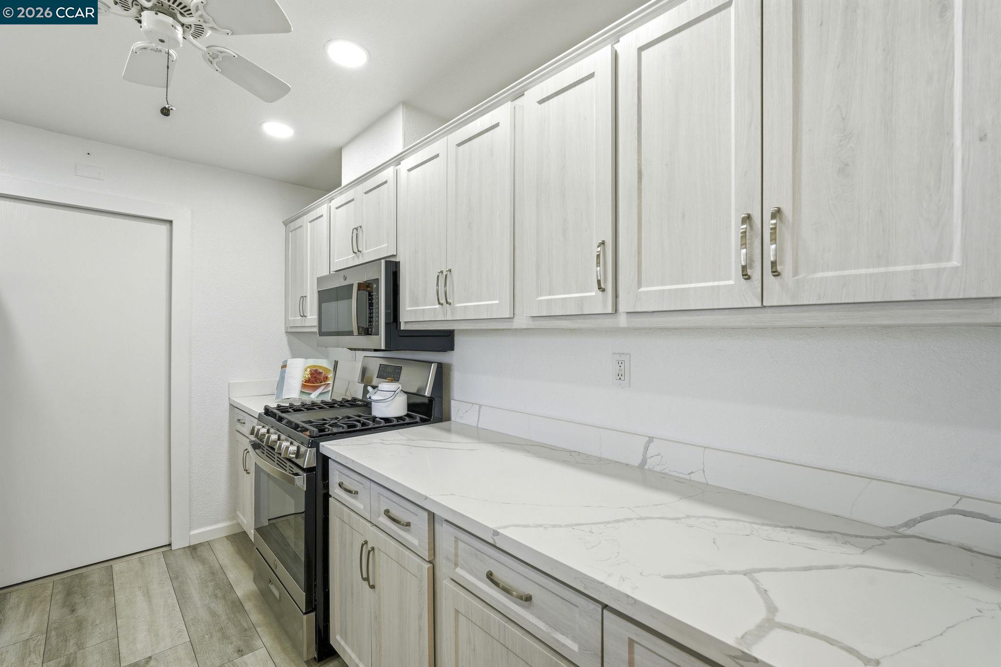 Detail Gallery Image 13 of 29 For 2912 Knoll Dr, Concord,  CA 94520 - 2 Beds | 1 Baths