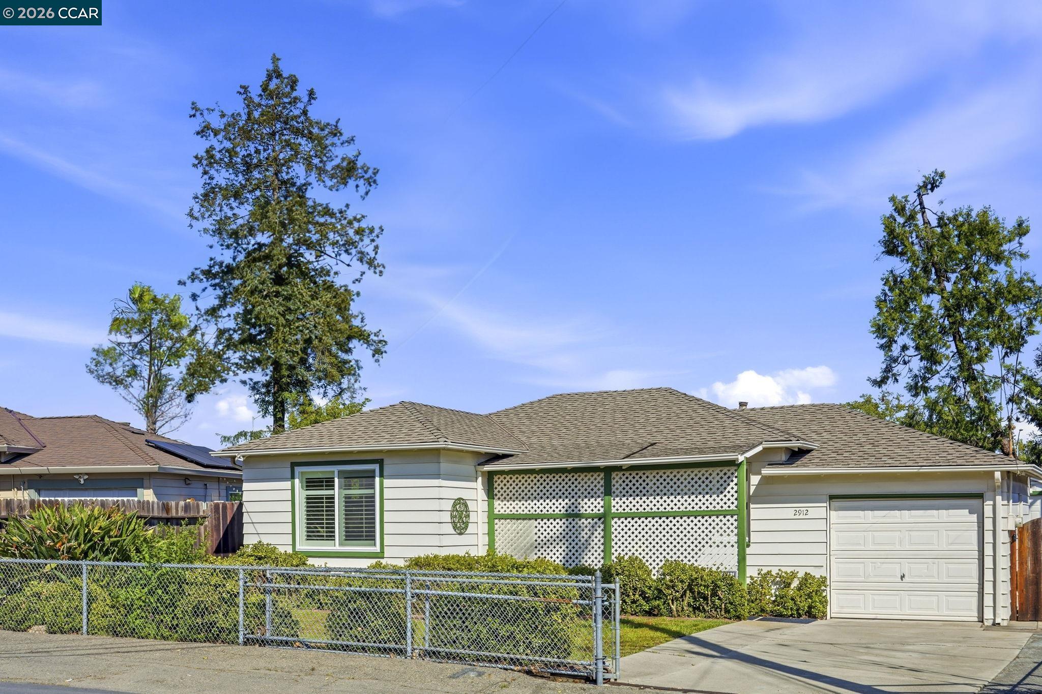 Detail Gallery Image 4 of 29 For 2912 Knoll Dr, Concord,  CA 94520 - 2 Beds | 1 Baths