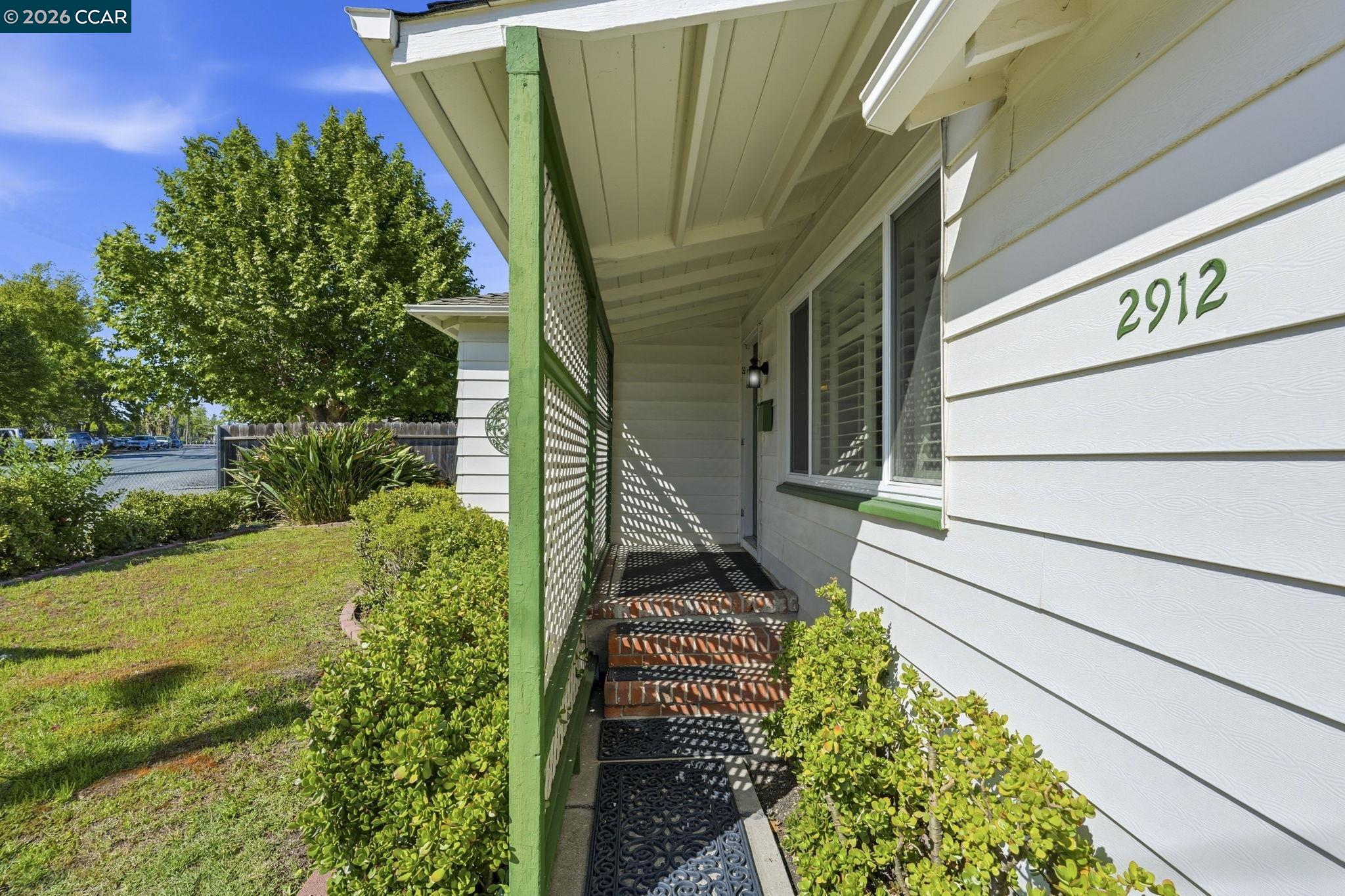 Detail Gallery Image 5 of 29 For 2912 Knoll Dr, Concord,  CA 94520 - 2 Beds | 1 Baths