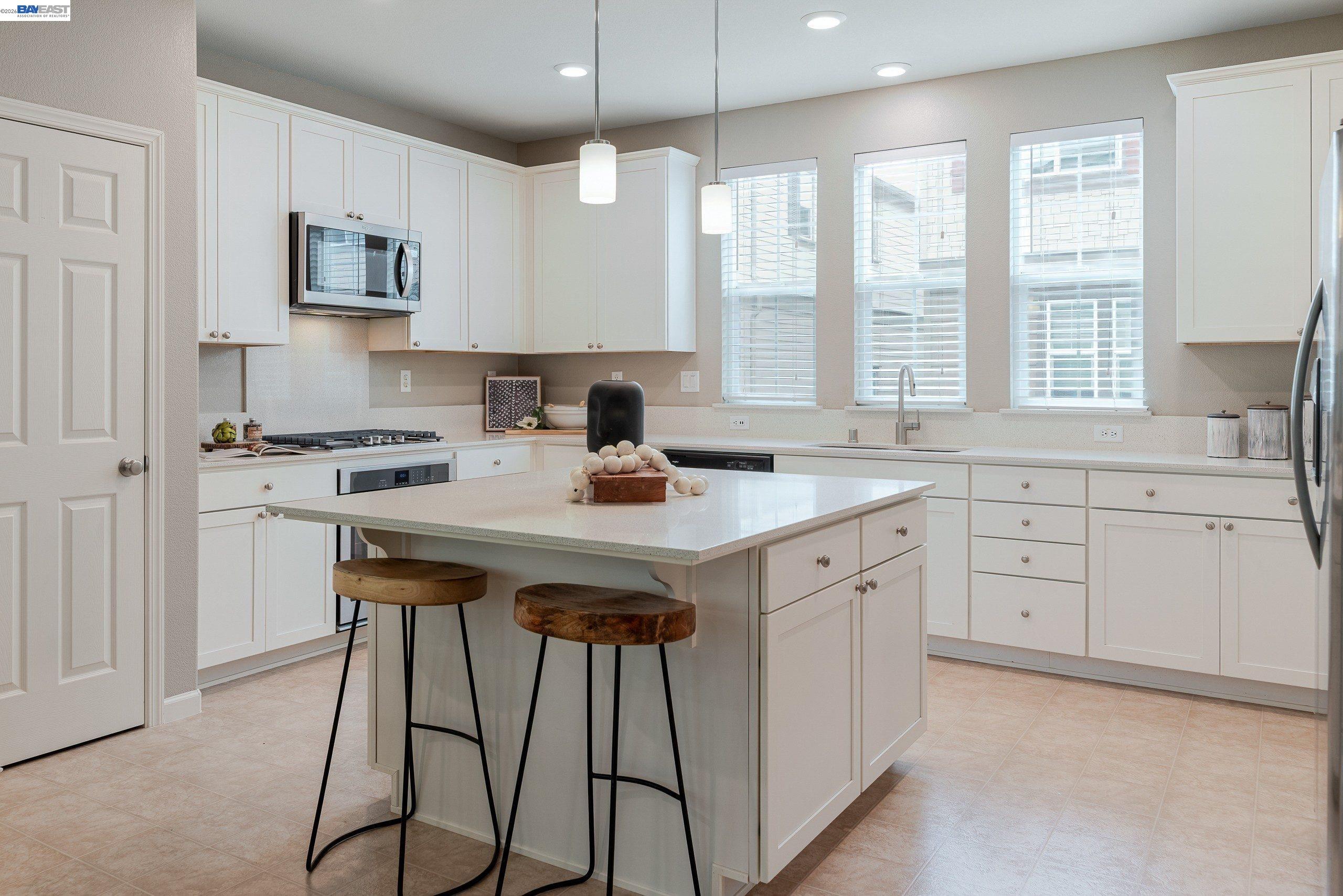 Detail Gallery Image 7 of 44 For 1114 Speros Ct, Hayward,  CA 94544 - 4 Beds | 3/1 Baths