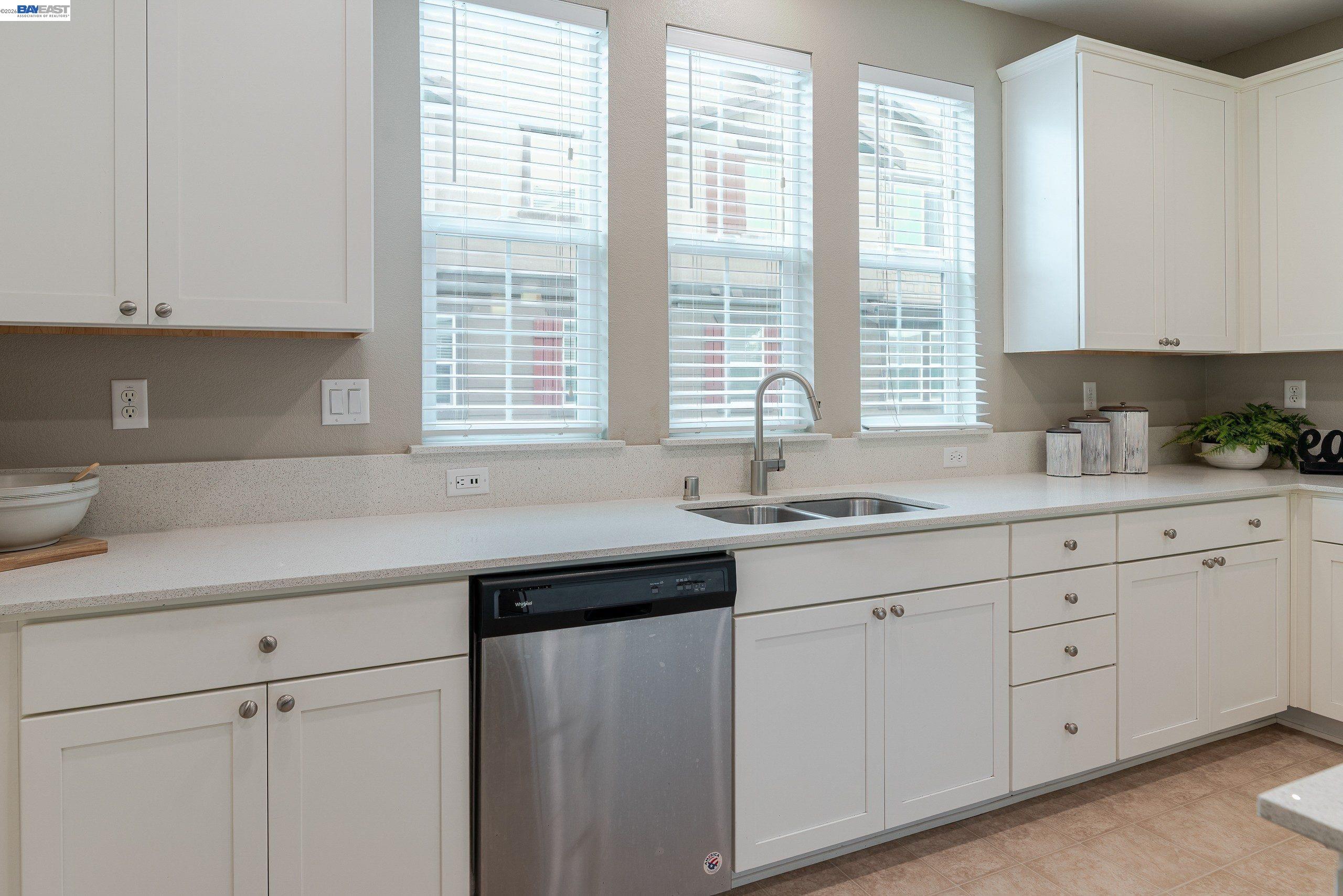 Detail Gallery Image 9 of 44 For 1114 Speros Ct, Hayward,  CA 94544 - 4 Beds | 3/1 Baths