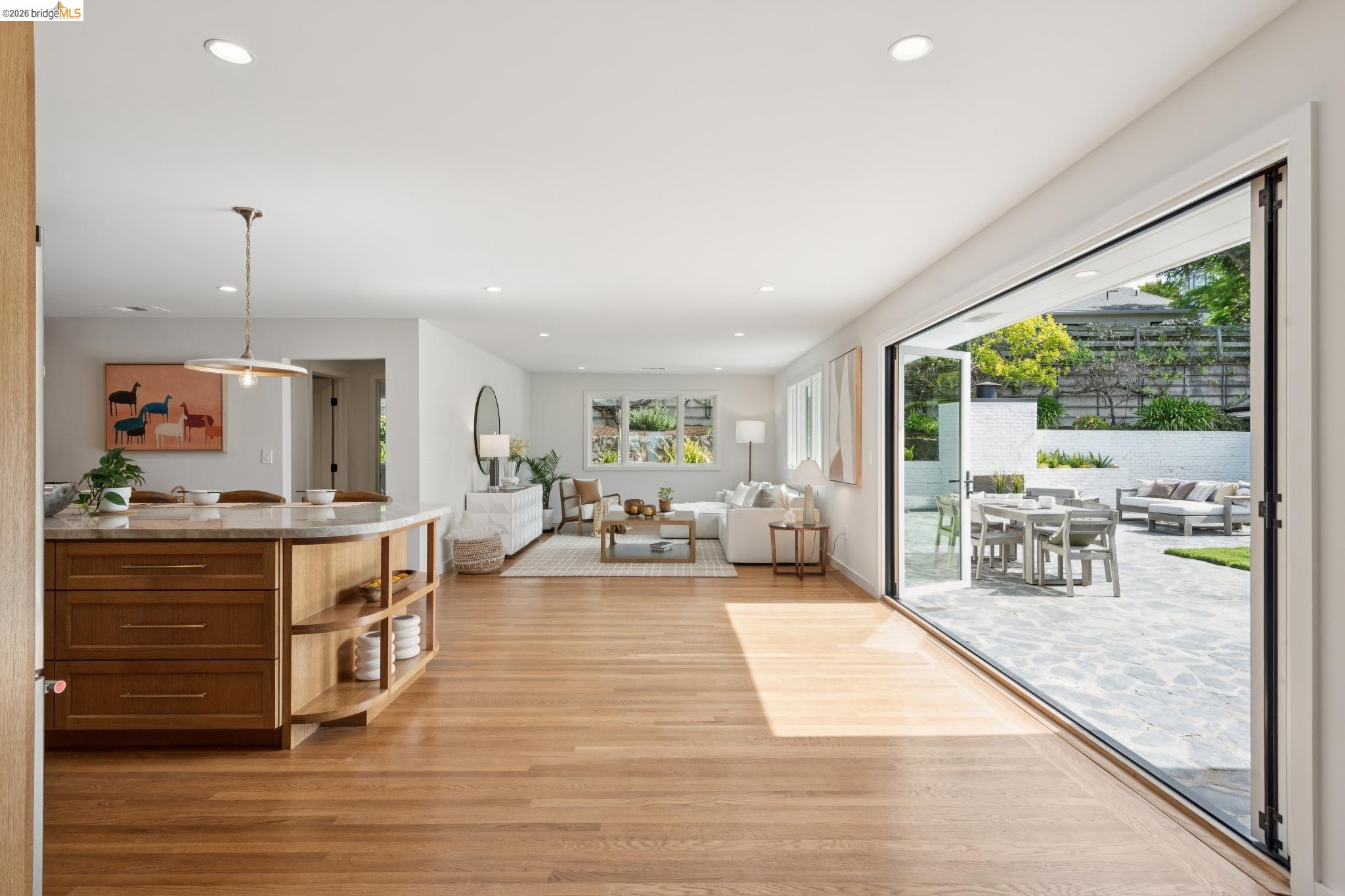 Detail Gallery Image 2 of 76 For 246 Pershing Dr, Oakland,  CA 94611 - 4 Beds | 3 Baths