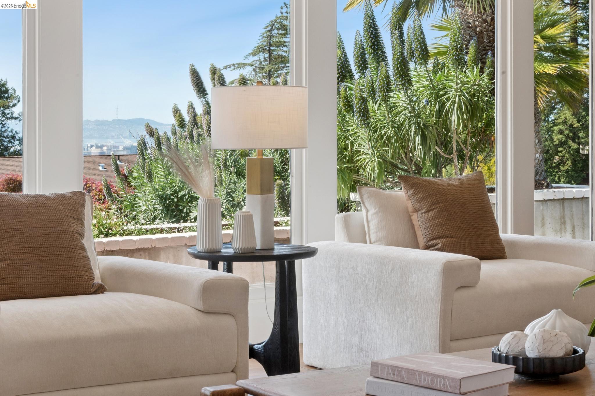 Detail Gallery Image 18 of 76 For 246 Pershing Dr, Oakland,  CA 94611 - 4 Beds | 3 Baths