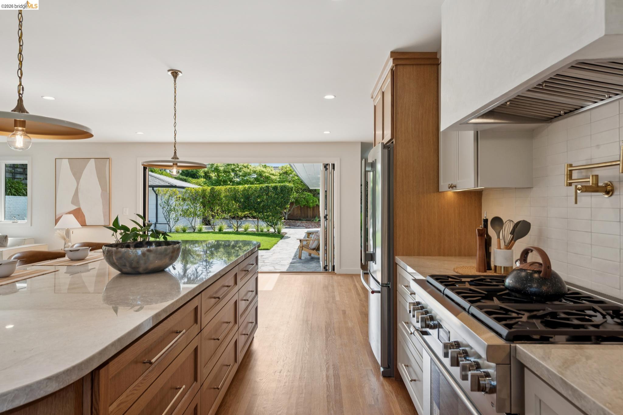 Detail Gallery Image 26 of 76 For 246 Pershing Dr, Oakland,  CA 94611 - 4 Beds | 3 Baths