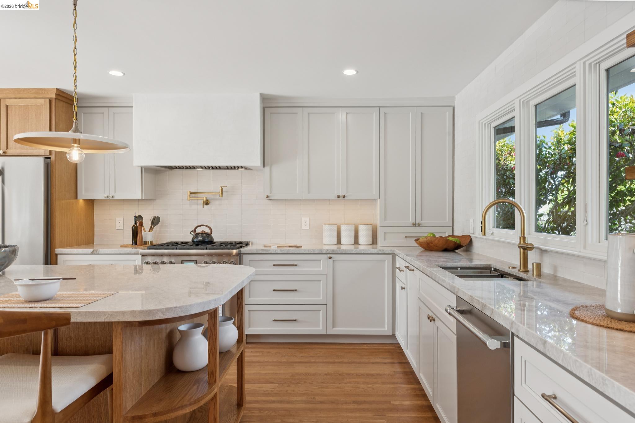 Detail Gallery Image 29 of 76 For 246 Pershing Dr, Oakland,  CA 94611 - 4 Beds | 3 Baths