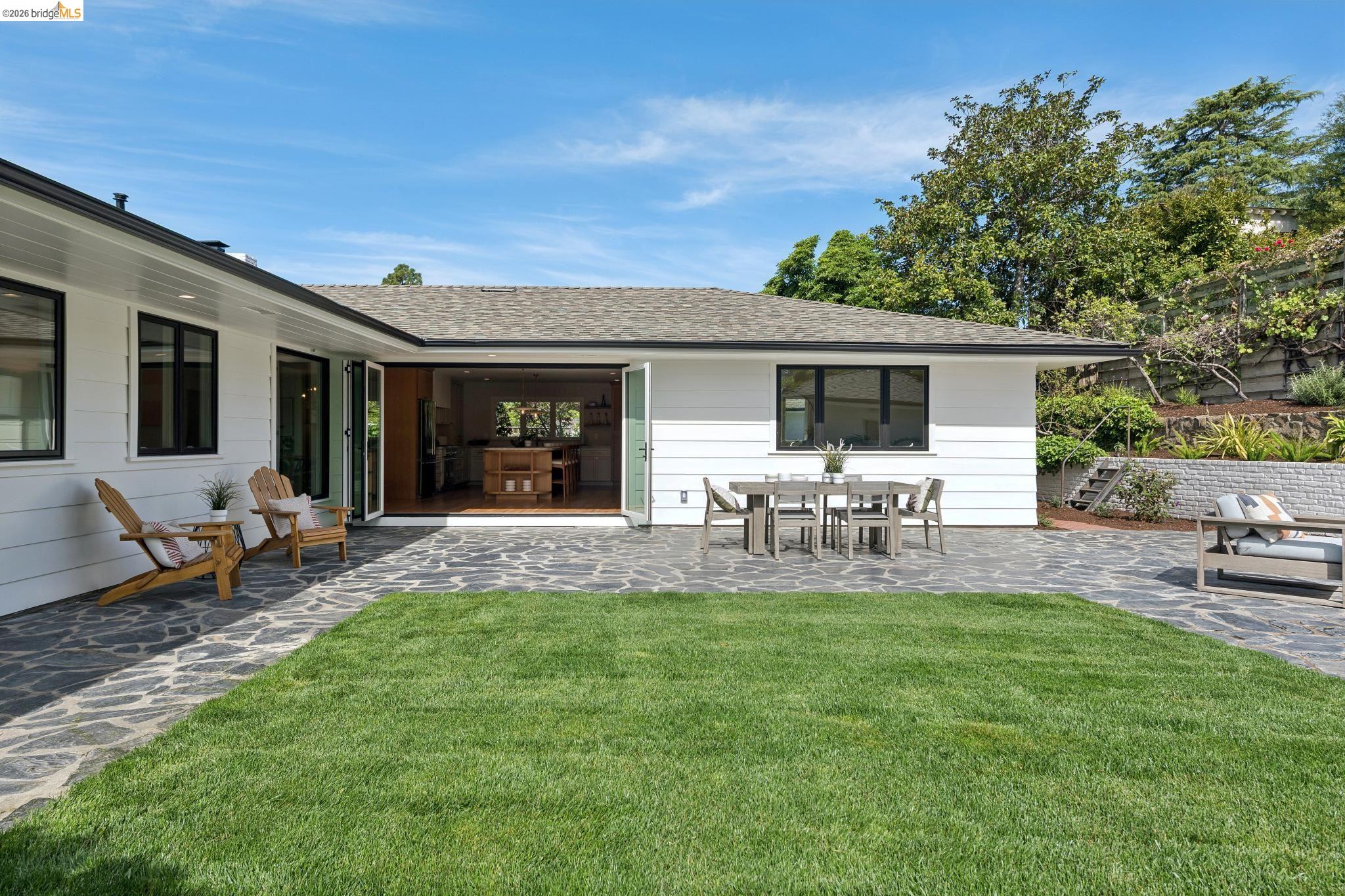 Detail Gallery Image 4 of 76 For 246 Pershing Dr, Oakland,  CA 94611 - 4 Beds | 3 Baths