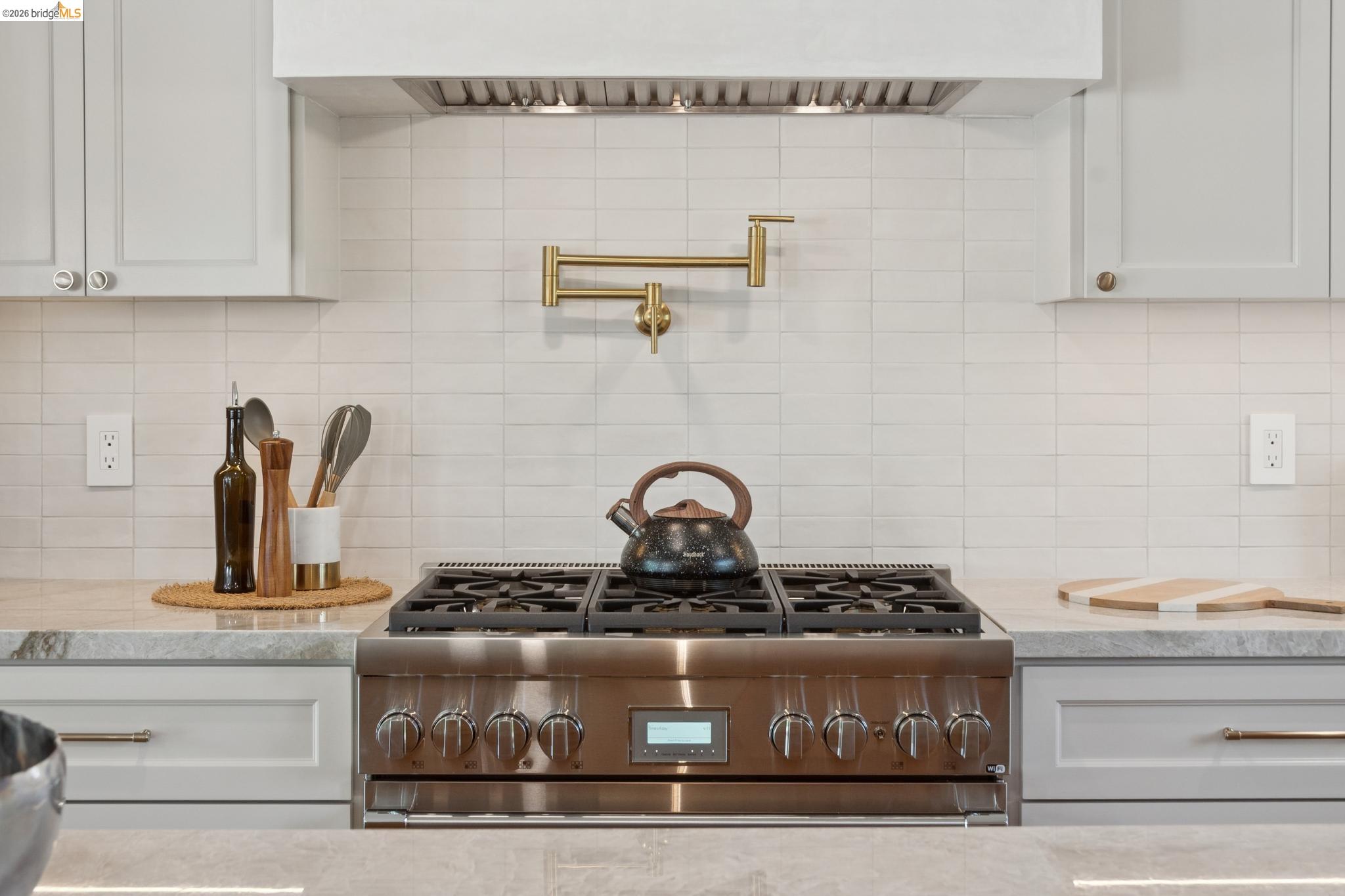 Detail Gallery Image 32 of 76 For 246 Pershing Dr, Oakland,  CA 94611 - 4 Beds | 3 Baths