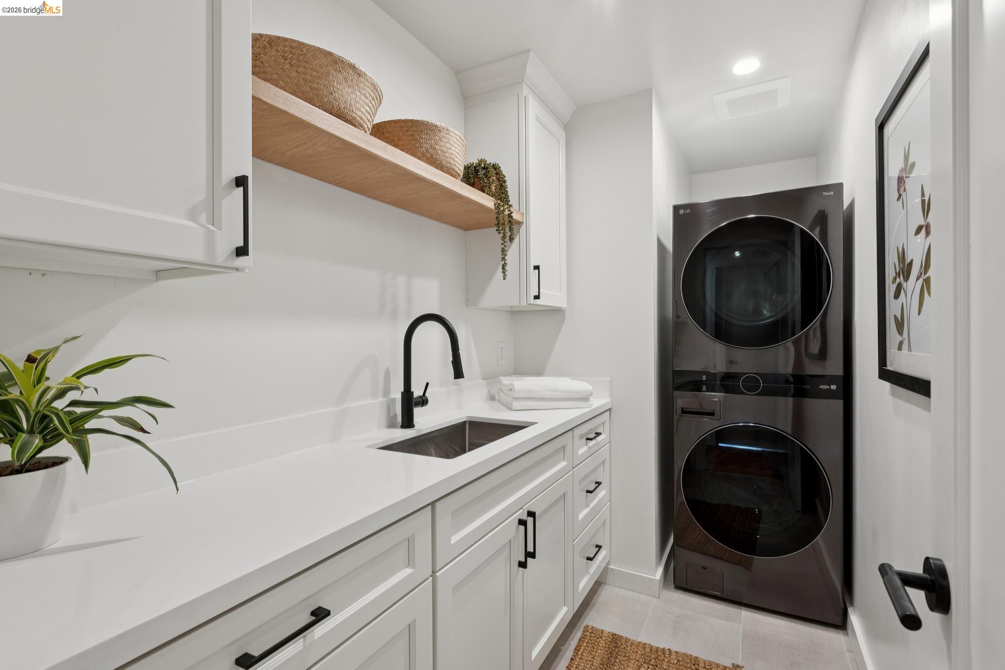 Detail Gallery Image 60 of 76 For 246 Pershing Dr, Oakland,  CA 94611 - 4 Beds | 3 Baths