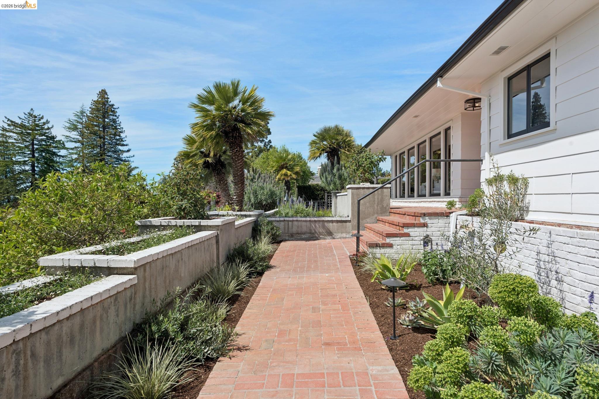 Detail Gallery Image 8 of 76 For 246 Pershing Dr, Oakland,  CA 94611 - 4 Beds | 3 Baths