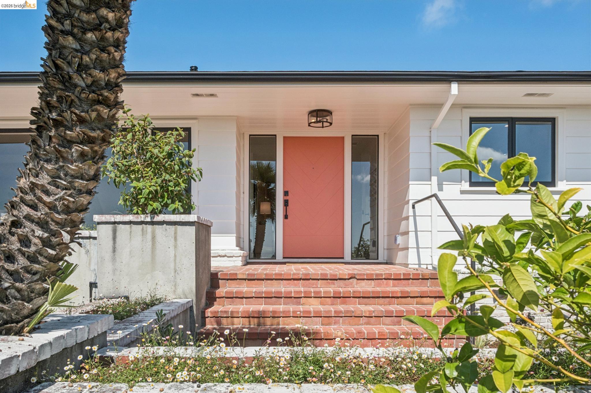 Detail Gallery Image 9 of 76 For 246 Pershing Dr, Oakland,  CA 94611 - 4 Beds | 3 Baths