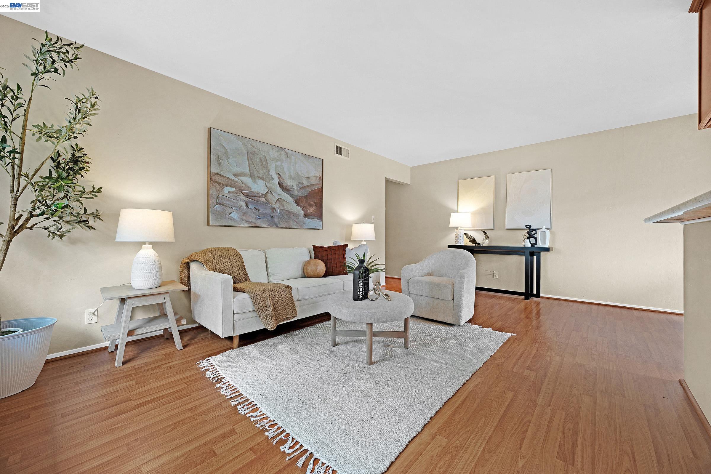 Photo #2: 41131170 Listing: Photo #2