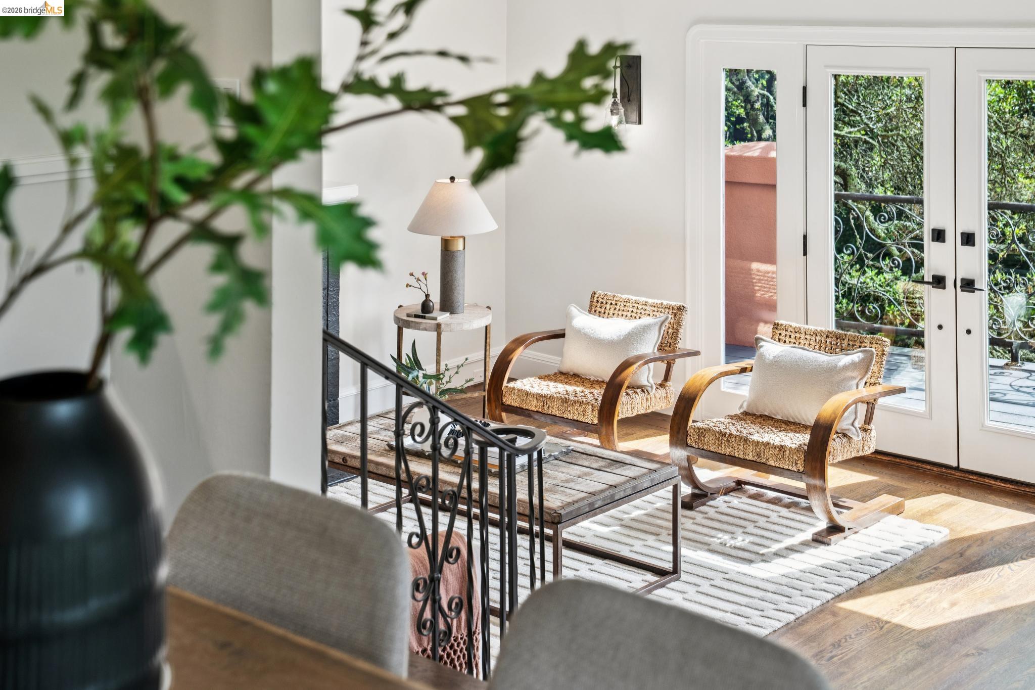 Detail Gallery Image 2 of 61 For 5617 Moraga, Oakland,  CA 94611 - 3 Beds | 2 Baths