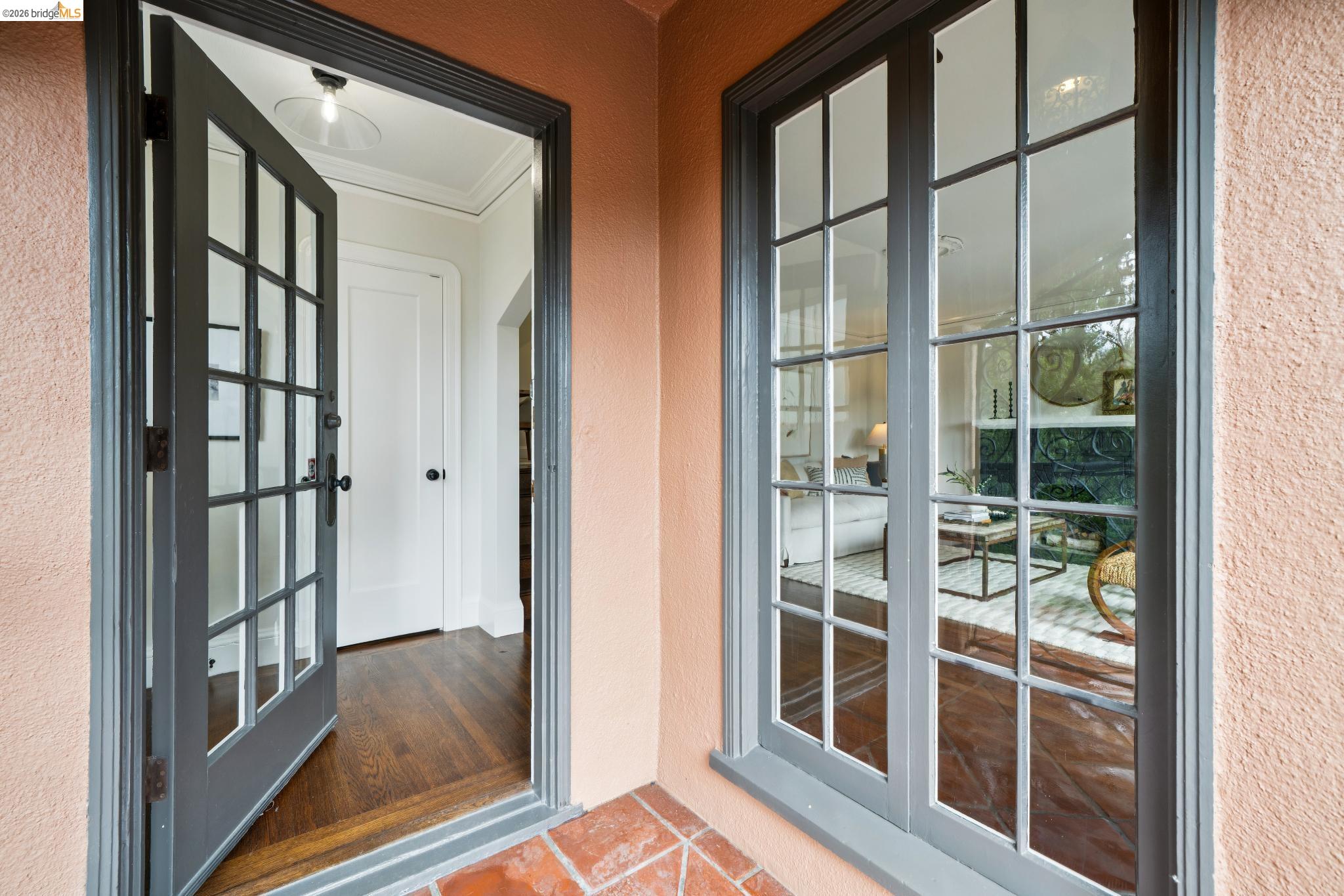 Detail Gallery Image 11 of 61 For 5617 Moraga, Oakland,  CA 94611 - 3 Beds | 2 Baths