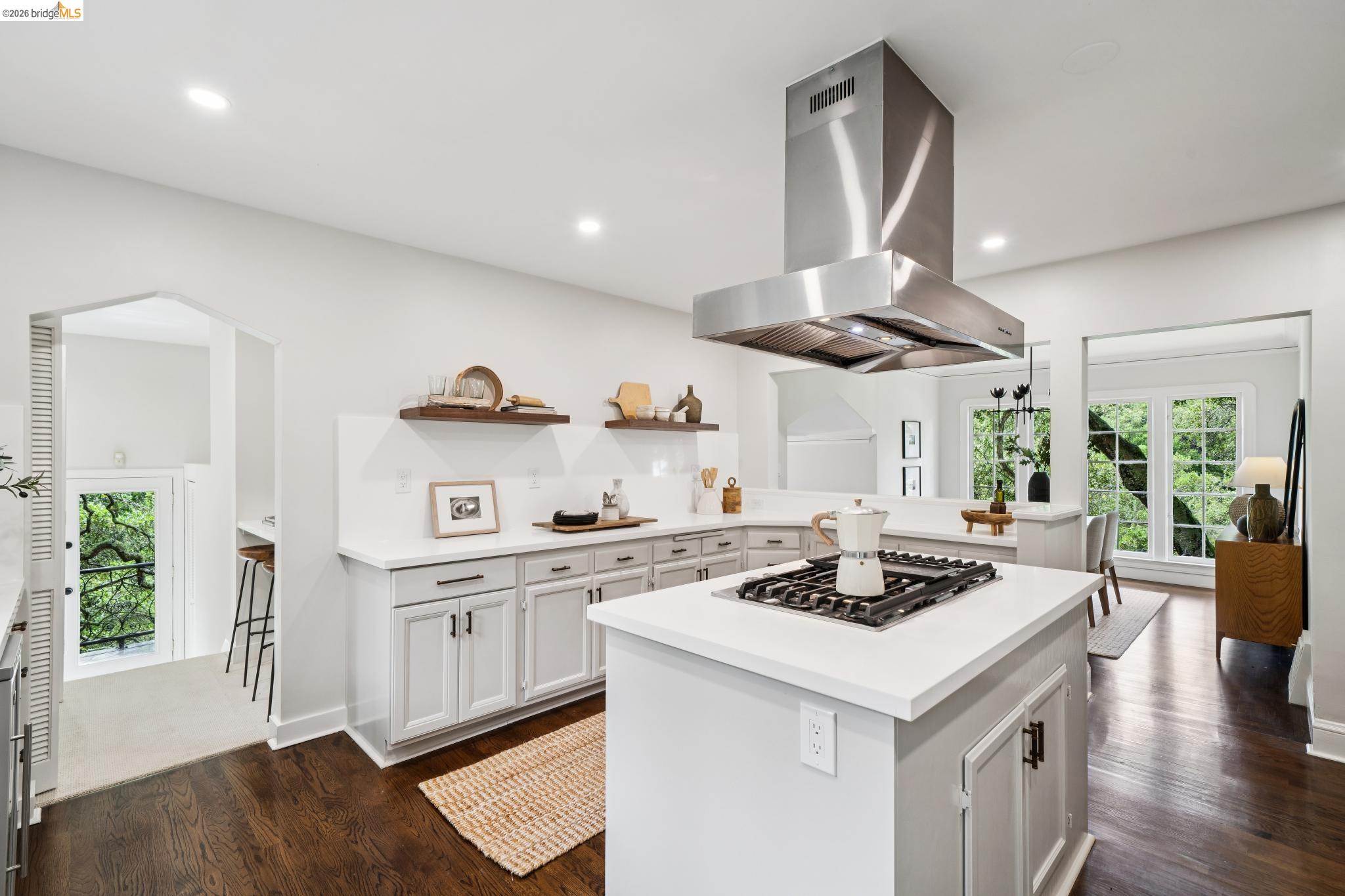 Detail Gallery Image 22 of 61 For 5617 Moraga, Oakland,  CA 94611 - 3 Beds | 2 Baths