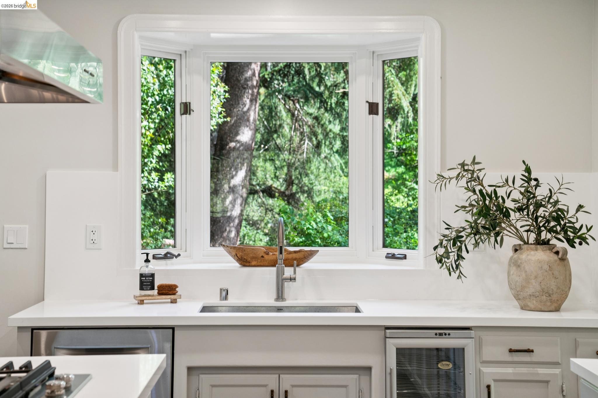 Detail Gallery Image 25 of 61 For 5617 Moraga, Oakland,  CA 94611 - 3 Beds | 2 Baths