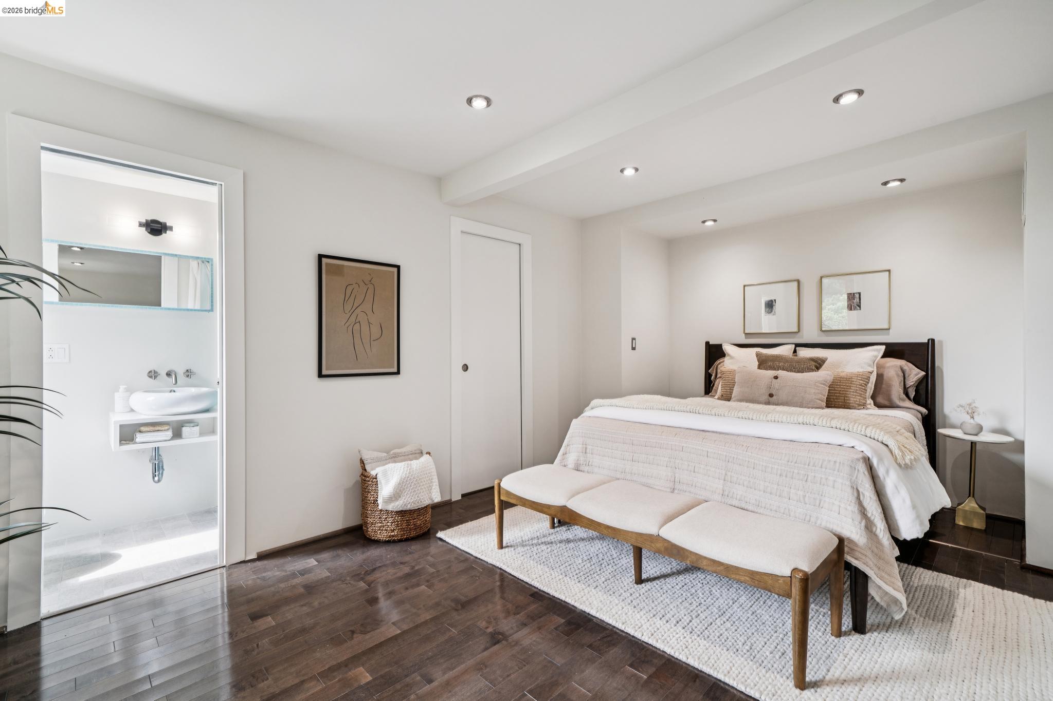 Detail Gallery Image 29 of 61 For 5617 Moraga, Oakland,  CA 94611 - 3 Beds | 2 Baths