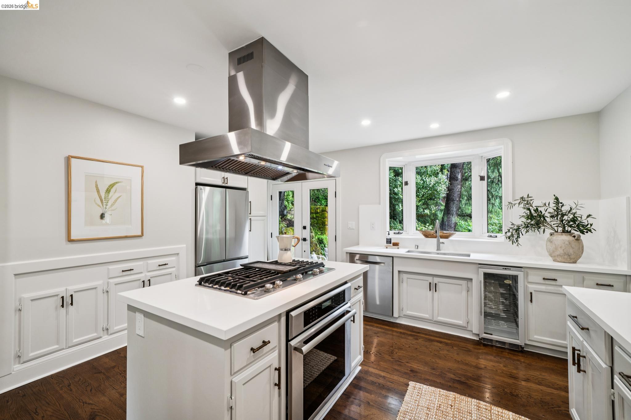 Detail Gallery Image 4 of 61 For 5617 Moraga, Oakland,  CA 94611 - 3 Beds | 2 Baths