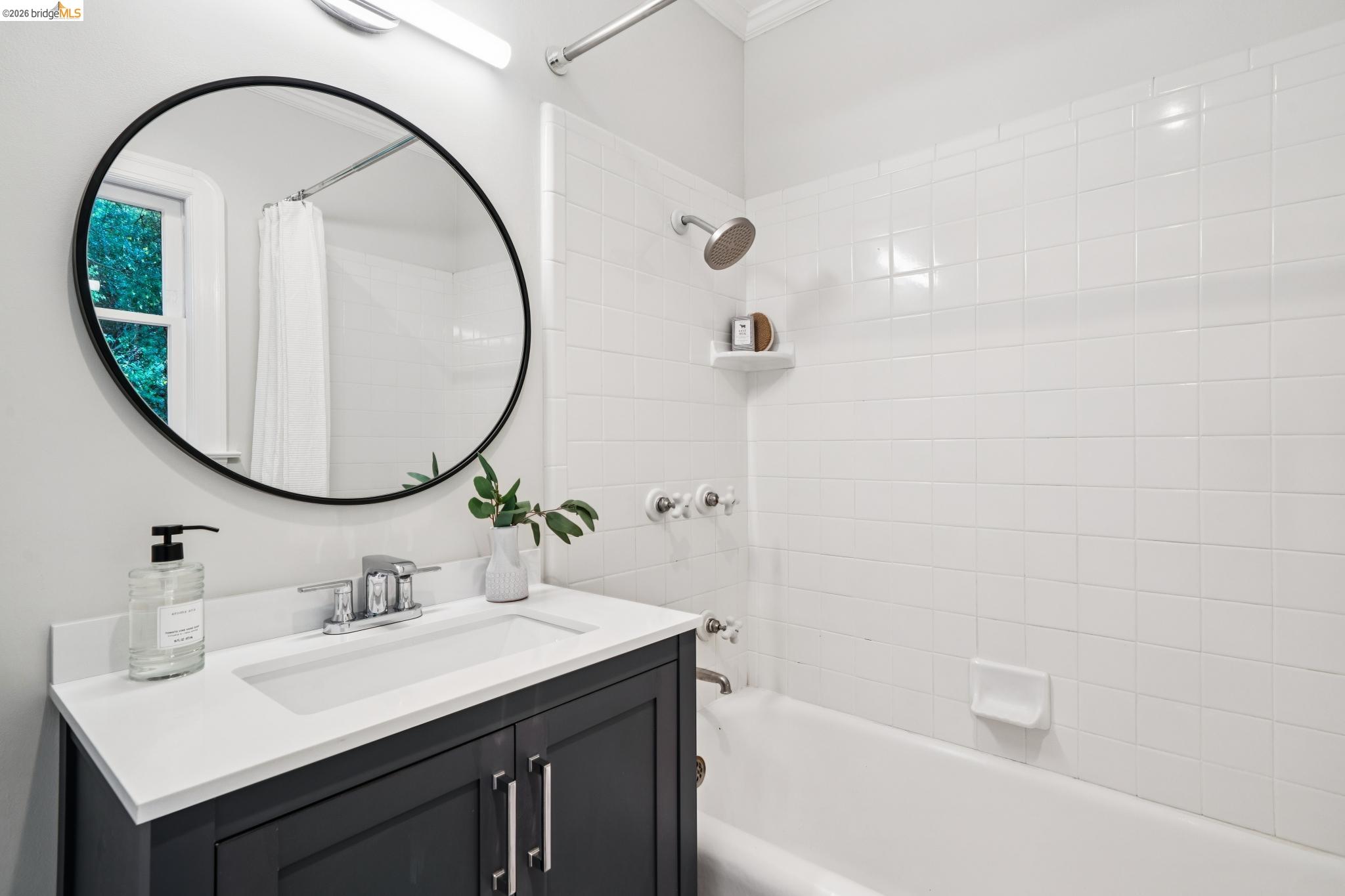 Detail Gallery Image 40 of 61 For 5617 Moraga, Oakland,  CA 94611 - 3 Beds | 2 Baths