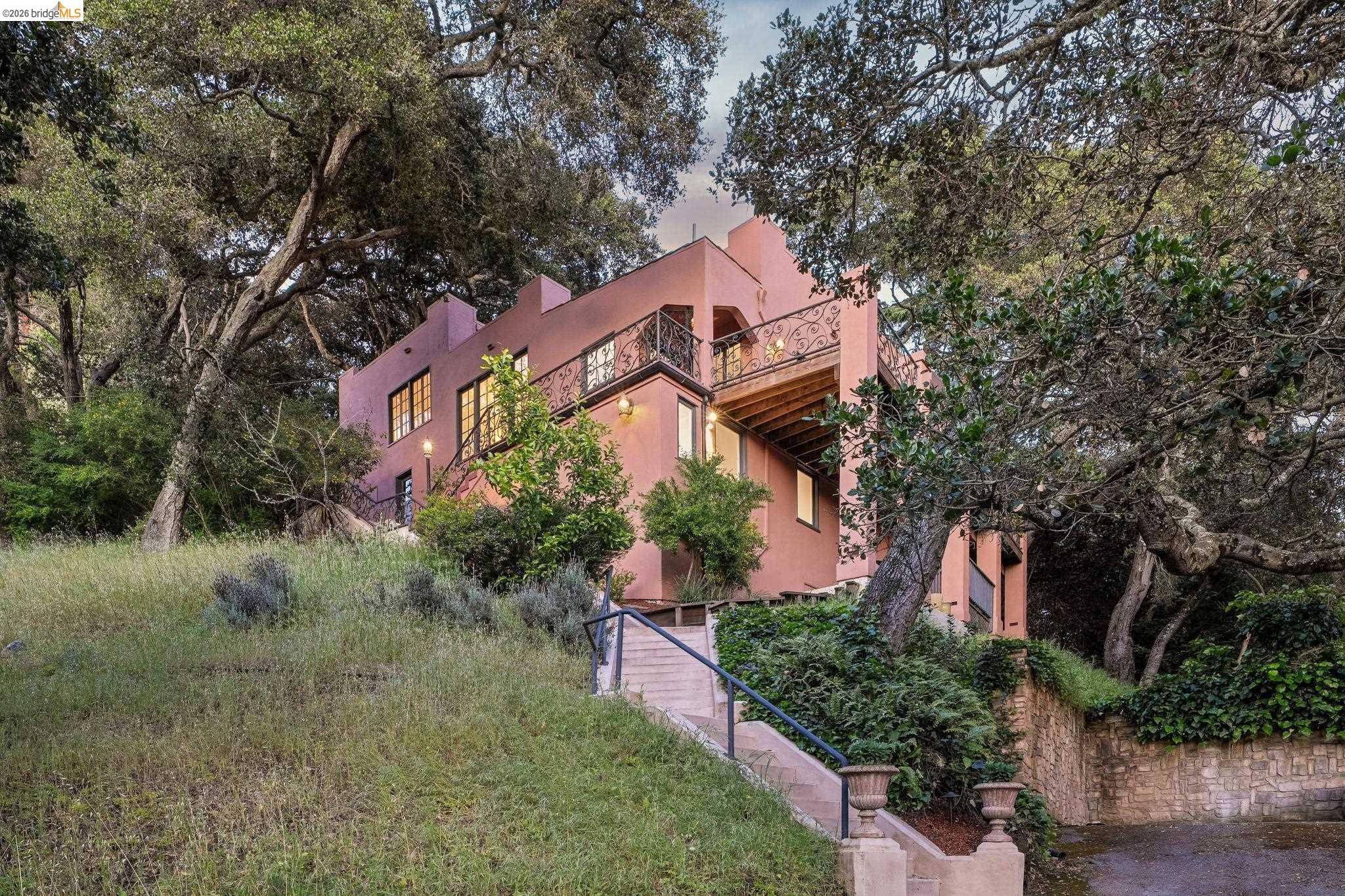 Detail Gallery Image 42 of 61 For 5617 Moraga, Oakland,  CA 94611 - 3 Beds | 2 Baths