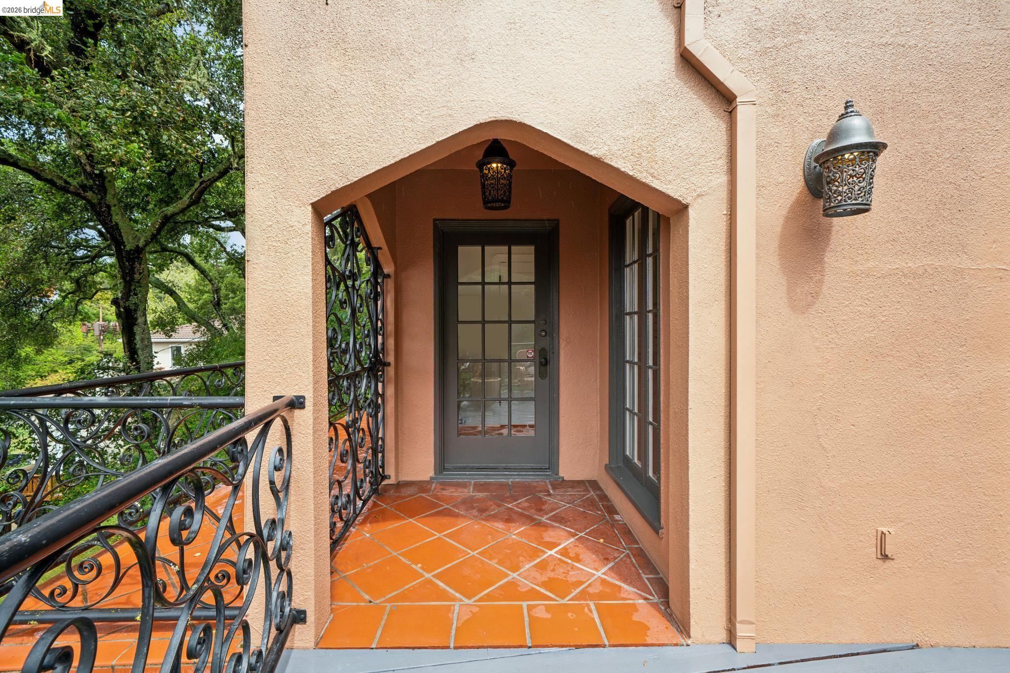 Detail Gallery Image 8 of 61 For 5617 Moraga, Oakland,  CA 94611 - 3 Beds | 2 Baths