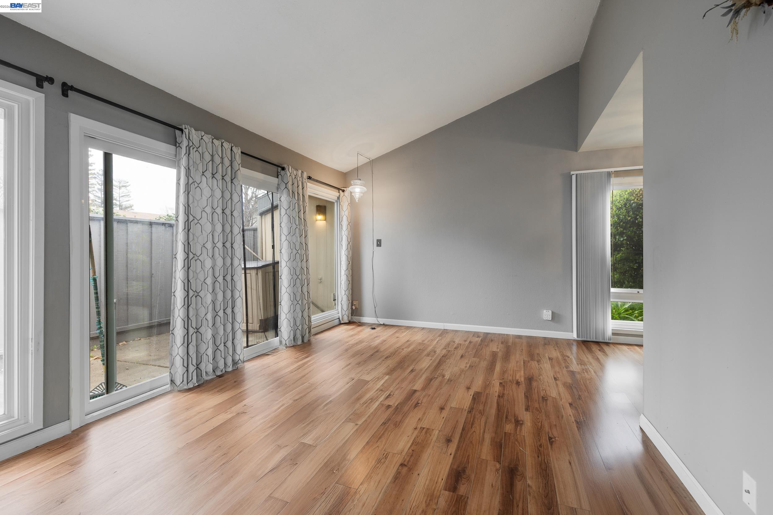 Photo #5: 41131183 Listing: Photo #5