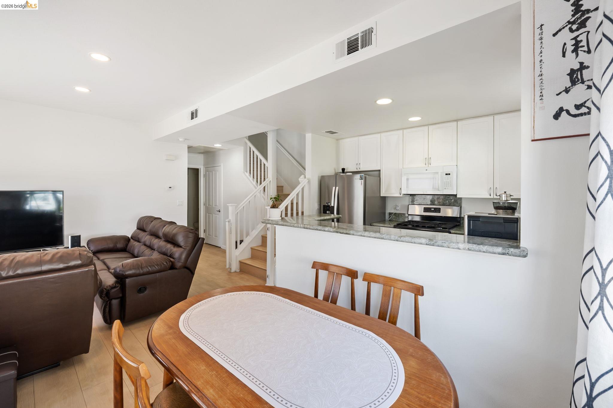 Detail Gallery Image 12 of 43 For 742 Cottage Ct, Mountain View,  CA 94043-2635 - 2 Beds | 2 Baths