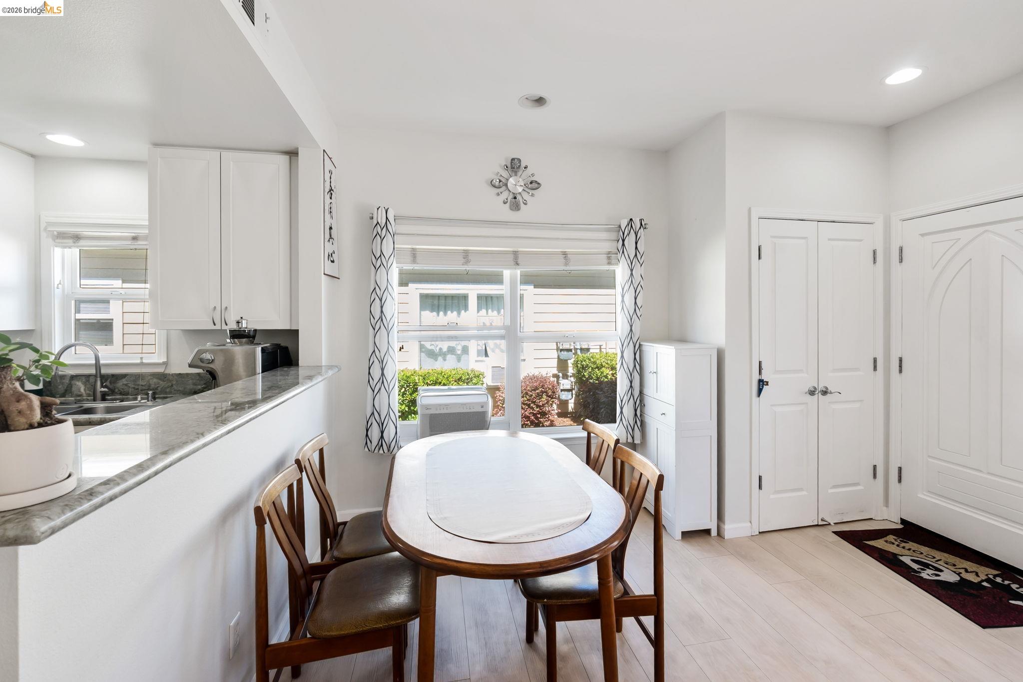 Detail Gallery Image 13 of 43 For 742 Cottage Ct, Mountain View,  CA 94043-2635 - 2 Beds | 2 Baths