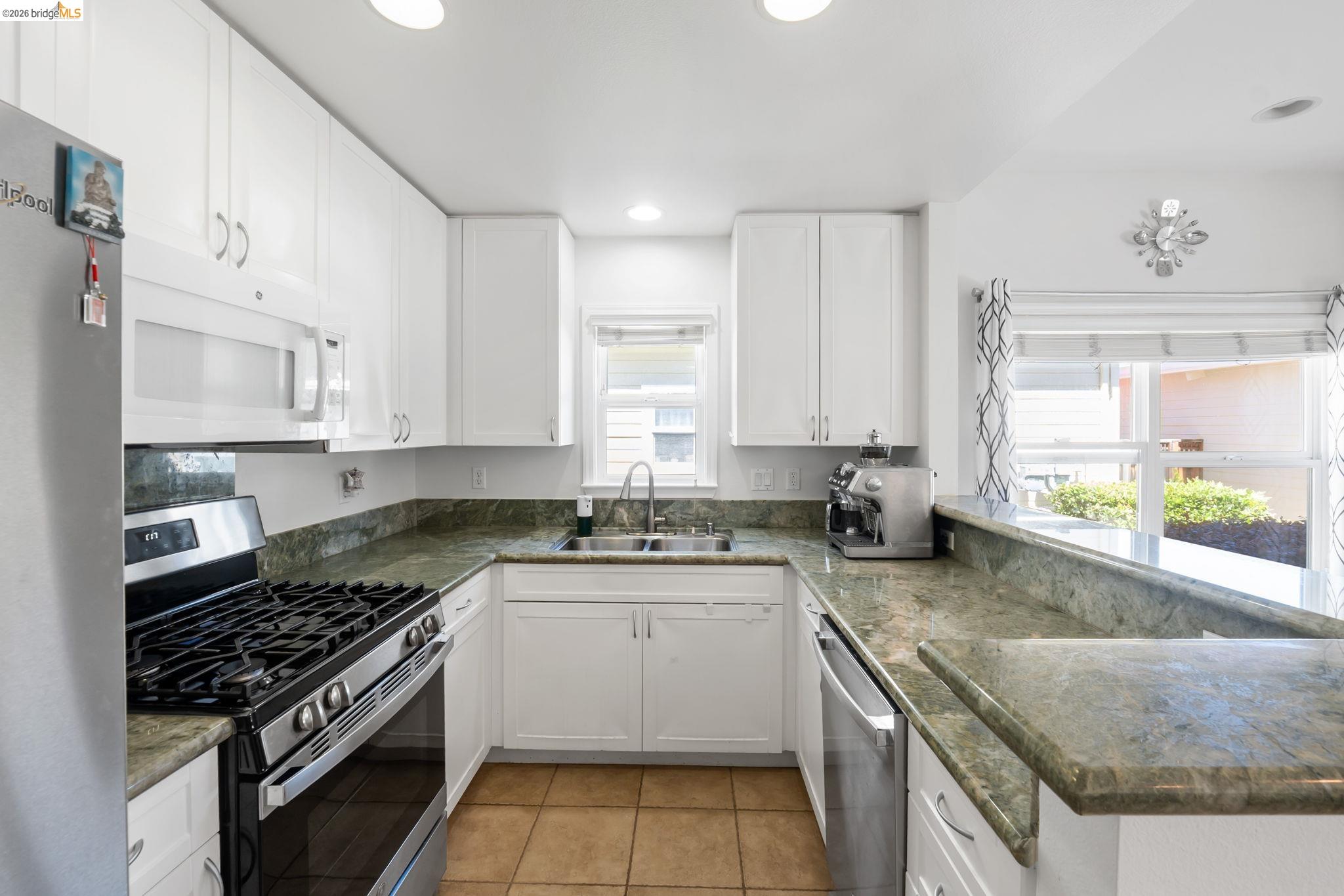 Detail Gallery Image 14 of 43 For 742 Cottage Ct, Mountain View,  CA 94043-2635 - 2 Beds | 2 Baths