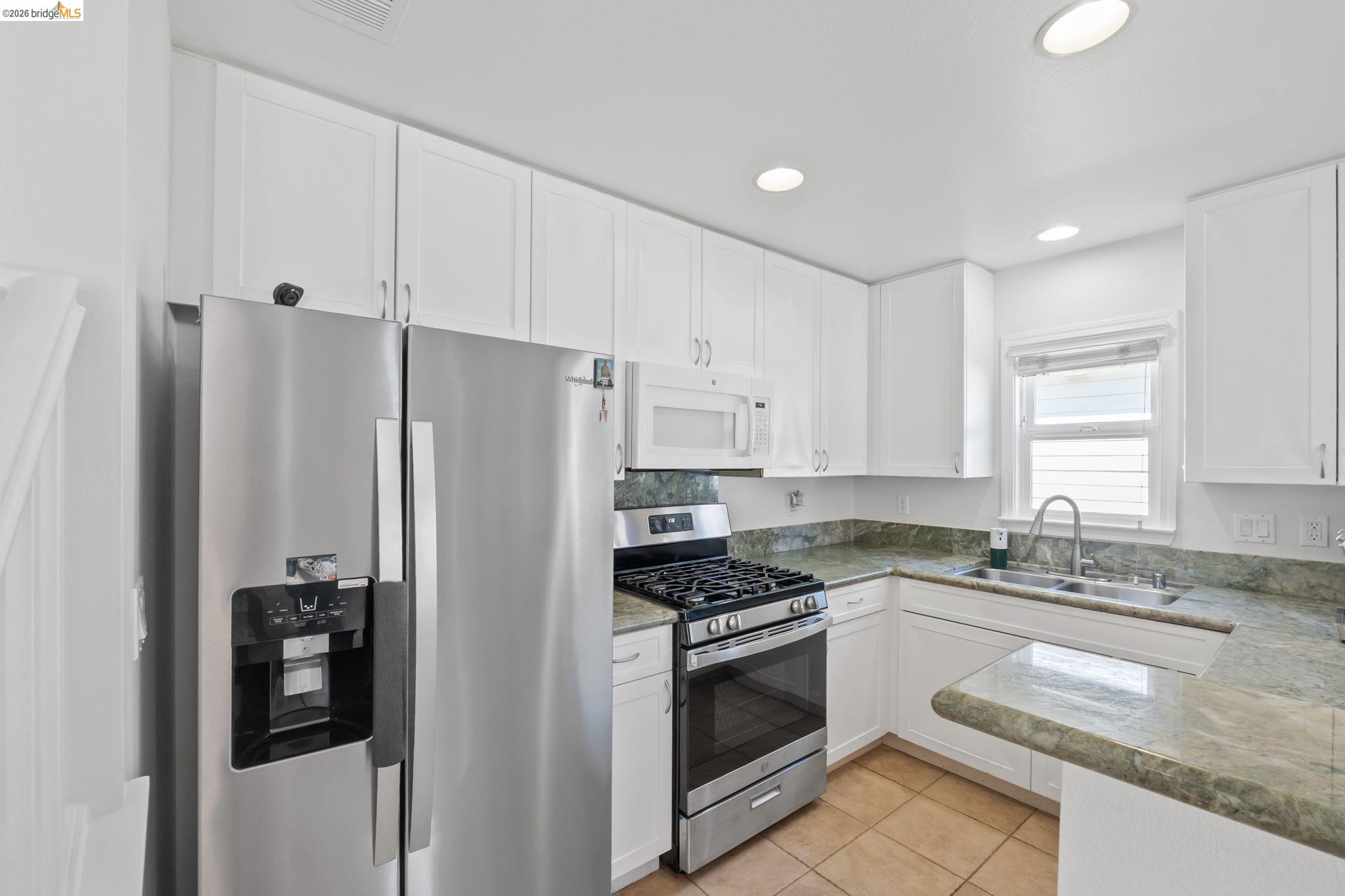 Detail Gallery Image 15 of 43 For 742 Cottage Ct, Mountain View,  CA 94043-2635 - 2 Beds | 2 Baths