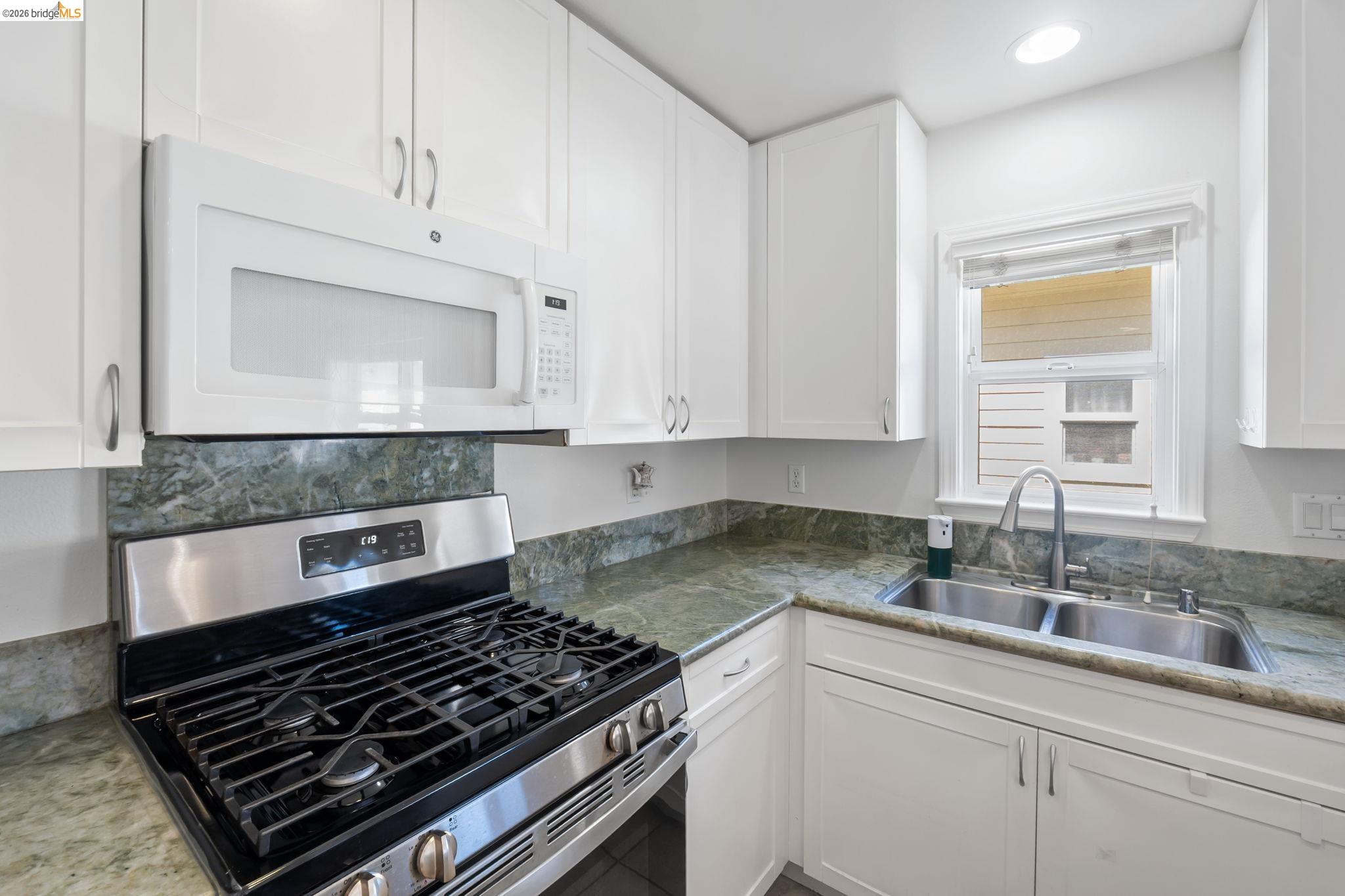 Detail Gallery Image 16 of 43 For 742 Cottage Ct, Mountain View,  CA 94043-2635 - 2 Beds | 2 Baths