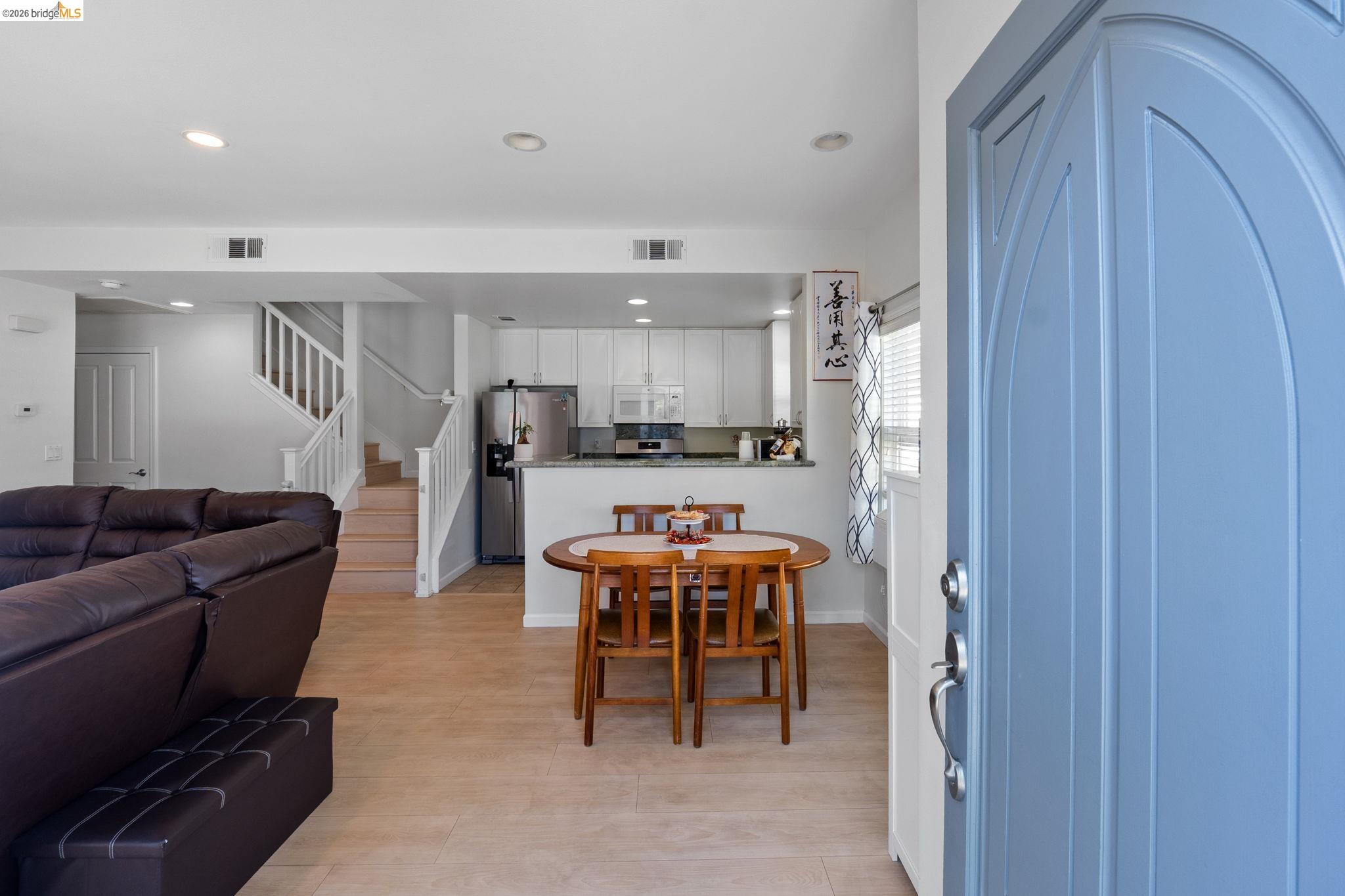 Detail Gallery Image 3 of 43 For 742 Cottage Ct, Mountain View,  CA 94043-2635 - 2 Beds | 2 Baths