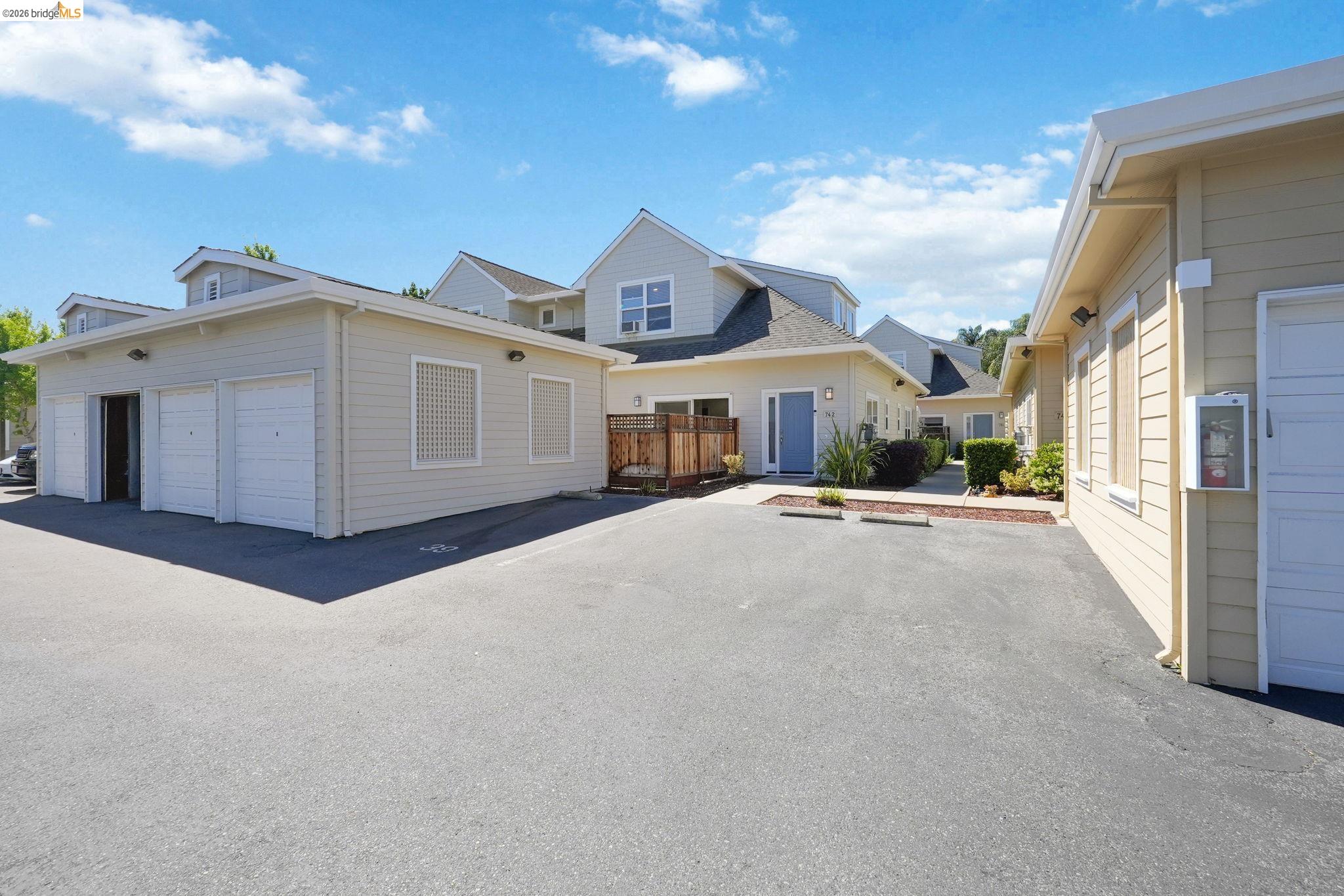 Detail Gallery Image 38 of 43 For 742 Cottage Ct, Mountain View,  CA 94043-2635 - 2 Beds | 2 Baths