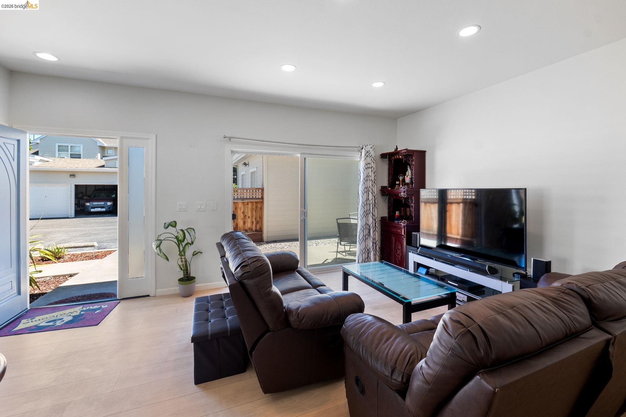 Detail Gallery Image 5 of 43 For 742 Cottage Ct, Mountain View,  CA 94043-2635 - 2 Beds | 2 Baths