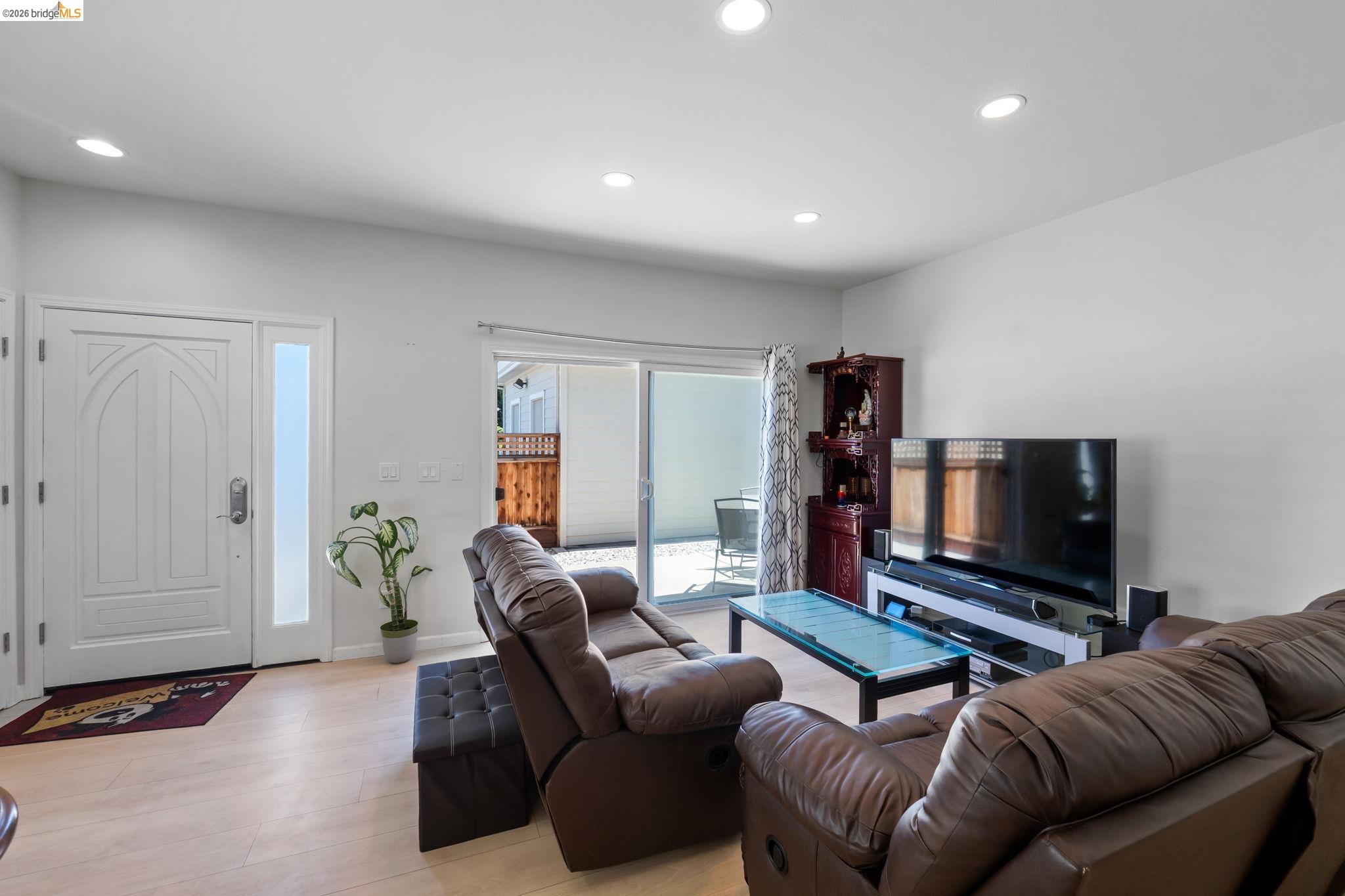 Detail Gallery Image 6 of 43 For 742 Cottage Ct, Mountain View,  CA 94043-2635 - 2 Beds | 2 Baths