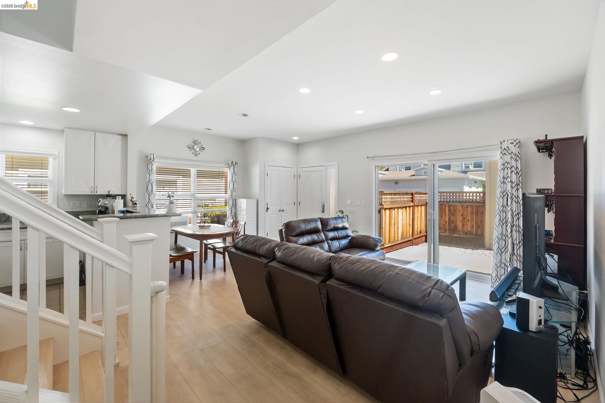 Detail Gallery Image 7 of 43 For 742 Cottage Ct, Mountain View,  CA 94043-2635 - 2 Beds | 2 Baths