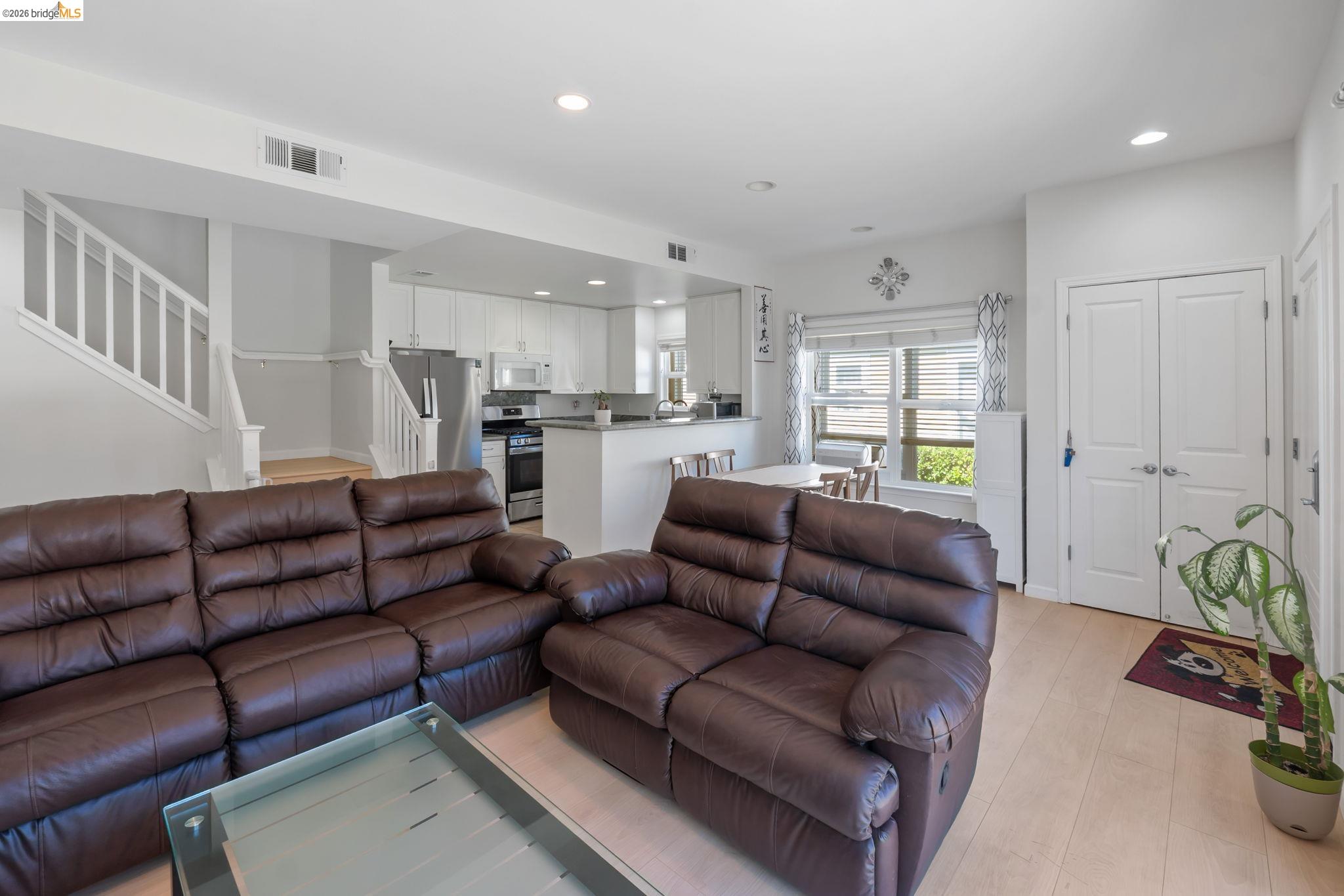 Detail Gallery Image 9 of 43 For 742 Cottage Ct, Mountain View,  CA 94043-2635 - 2 Beds | 2 Baths